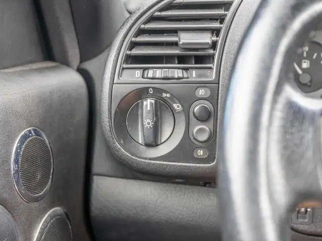 BMW 3 Series view 24