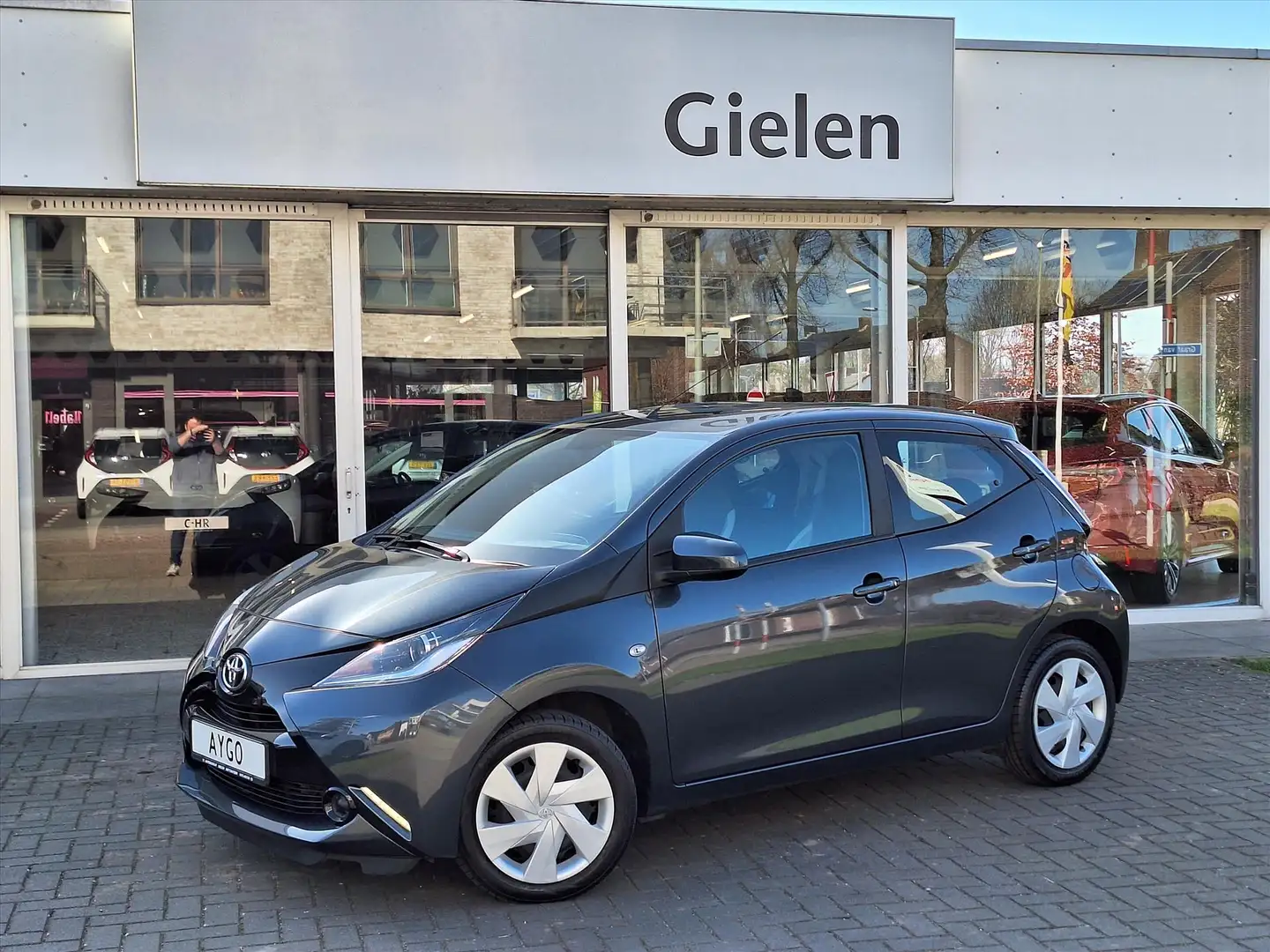 Toyota Aygo 1.0 VVT-i 5D x-shift Automaat X-Play | Parkeercame Grau - 1
