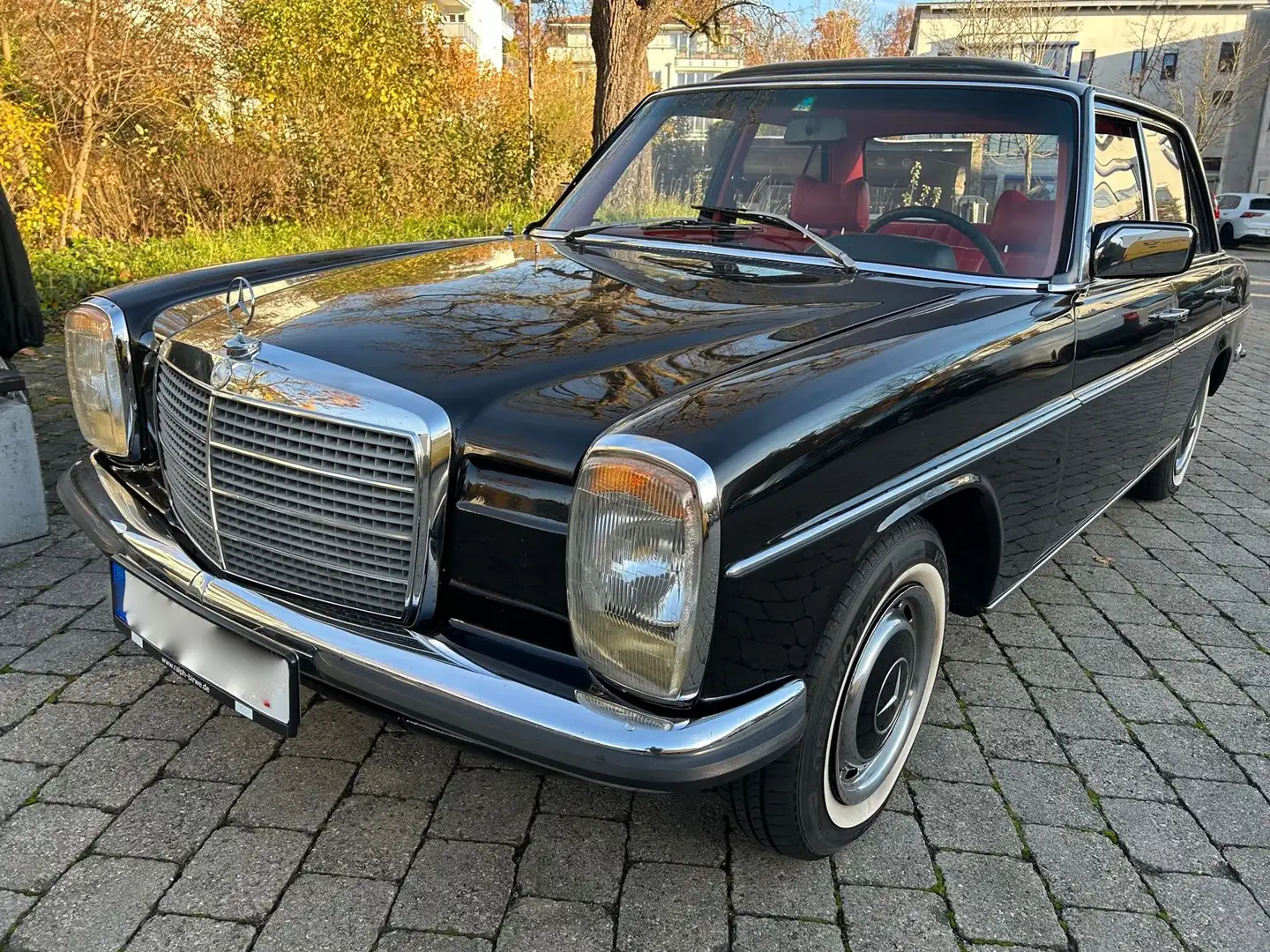 Mercedes-Benz 230 .4 W115 /8, Schiebedach,Leder, Top, WGA 2+ Noir - 1