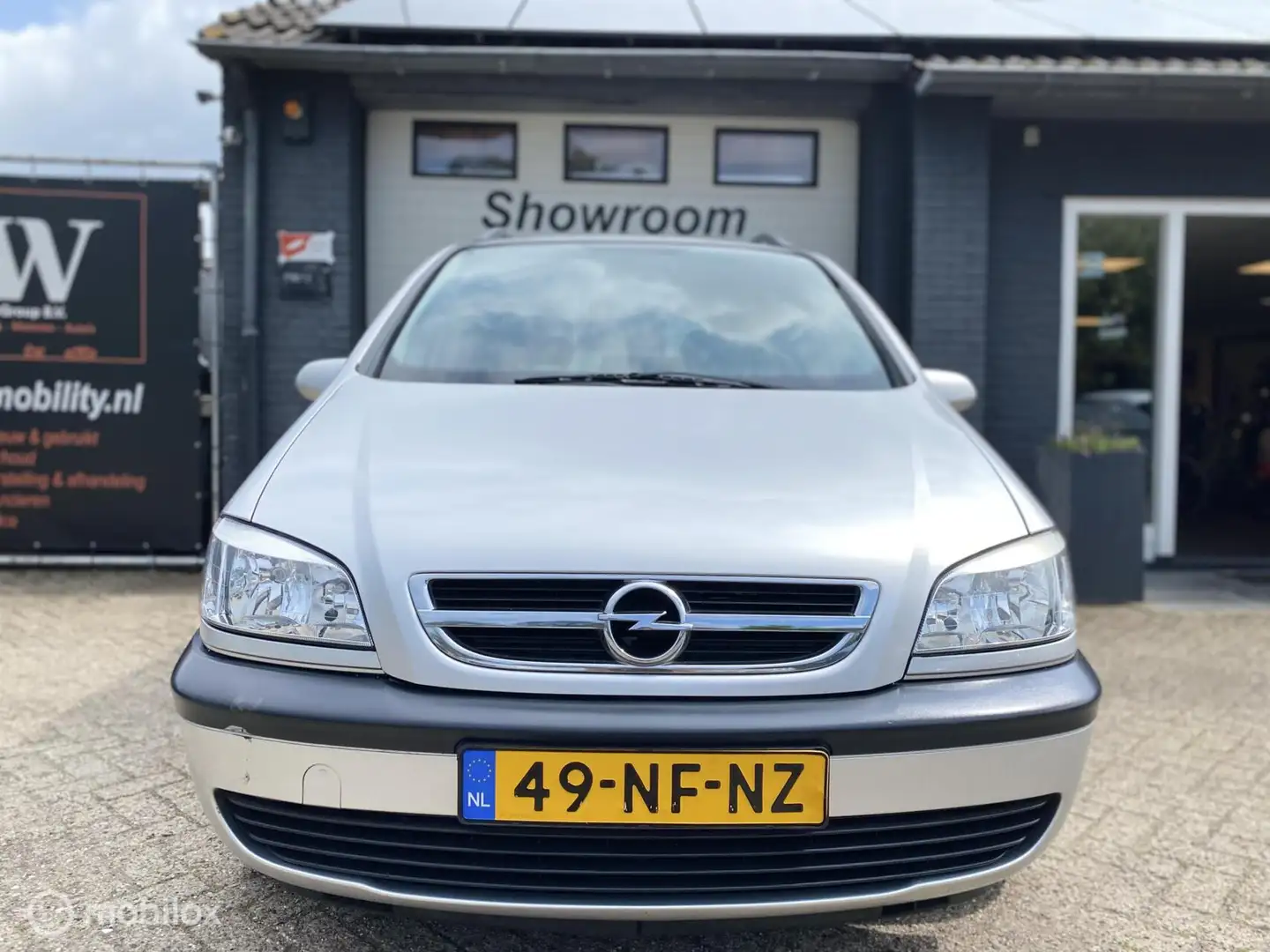 Opel Zafira 1.6-16V Comfort airco, trekhaak en 7 persoons! Grijs - 2