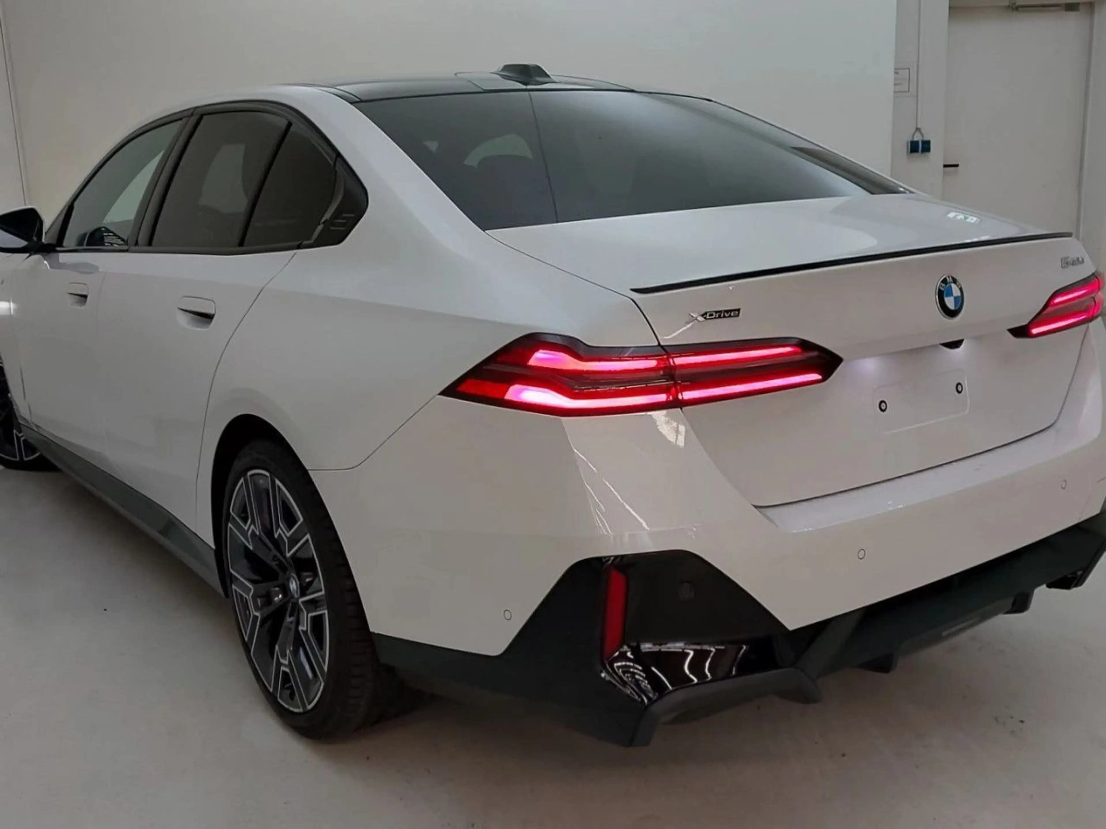 BMW 540 d Limo M SportPRO Pano. LiveProf. HUD IconicGlo — photo 4
