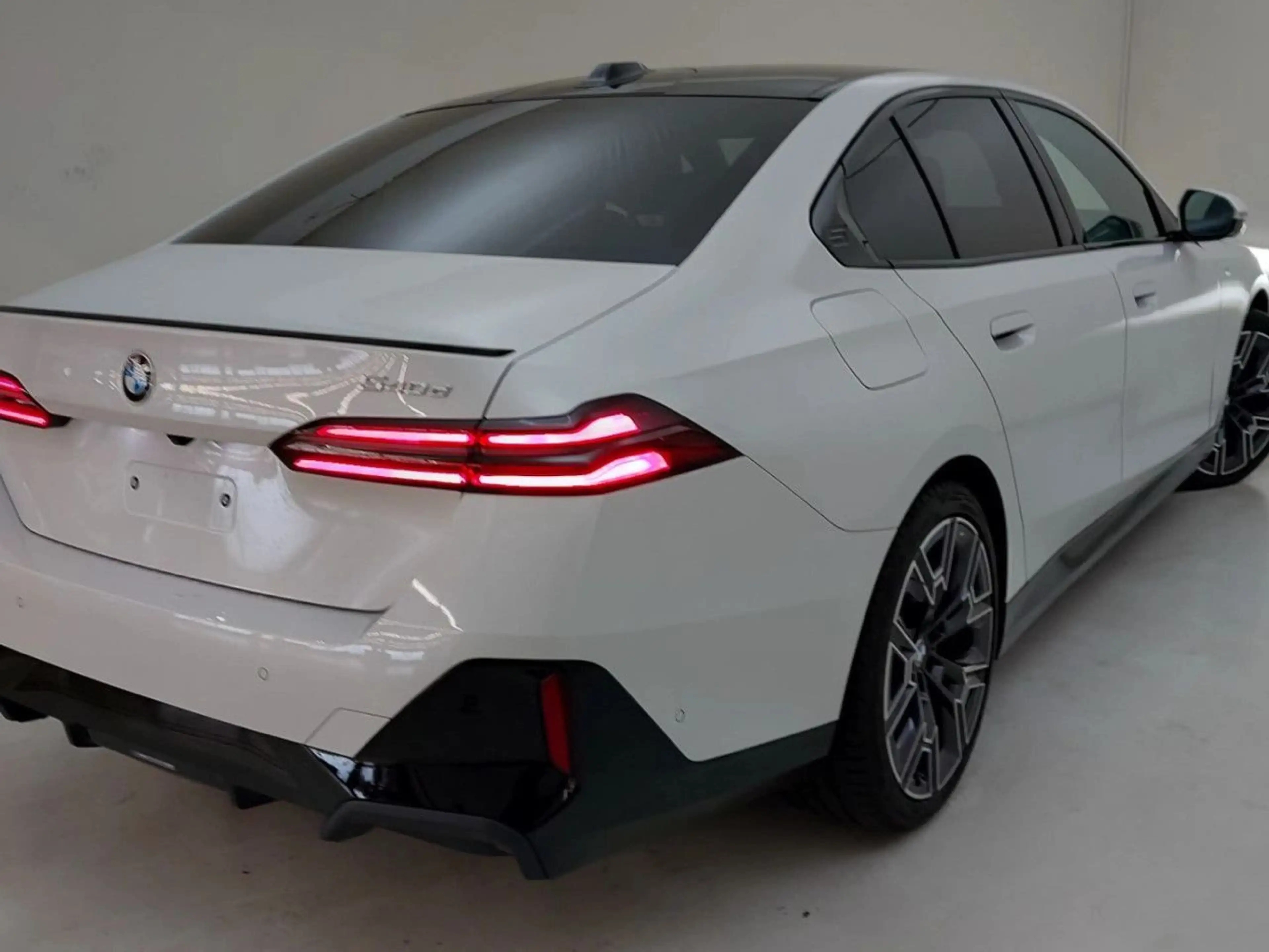 BMW 540 d Limo M SportPRO Pano. LiveProf. HUD IconicGlo — photo 5