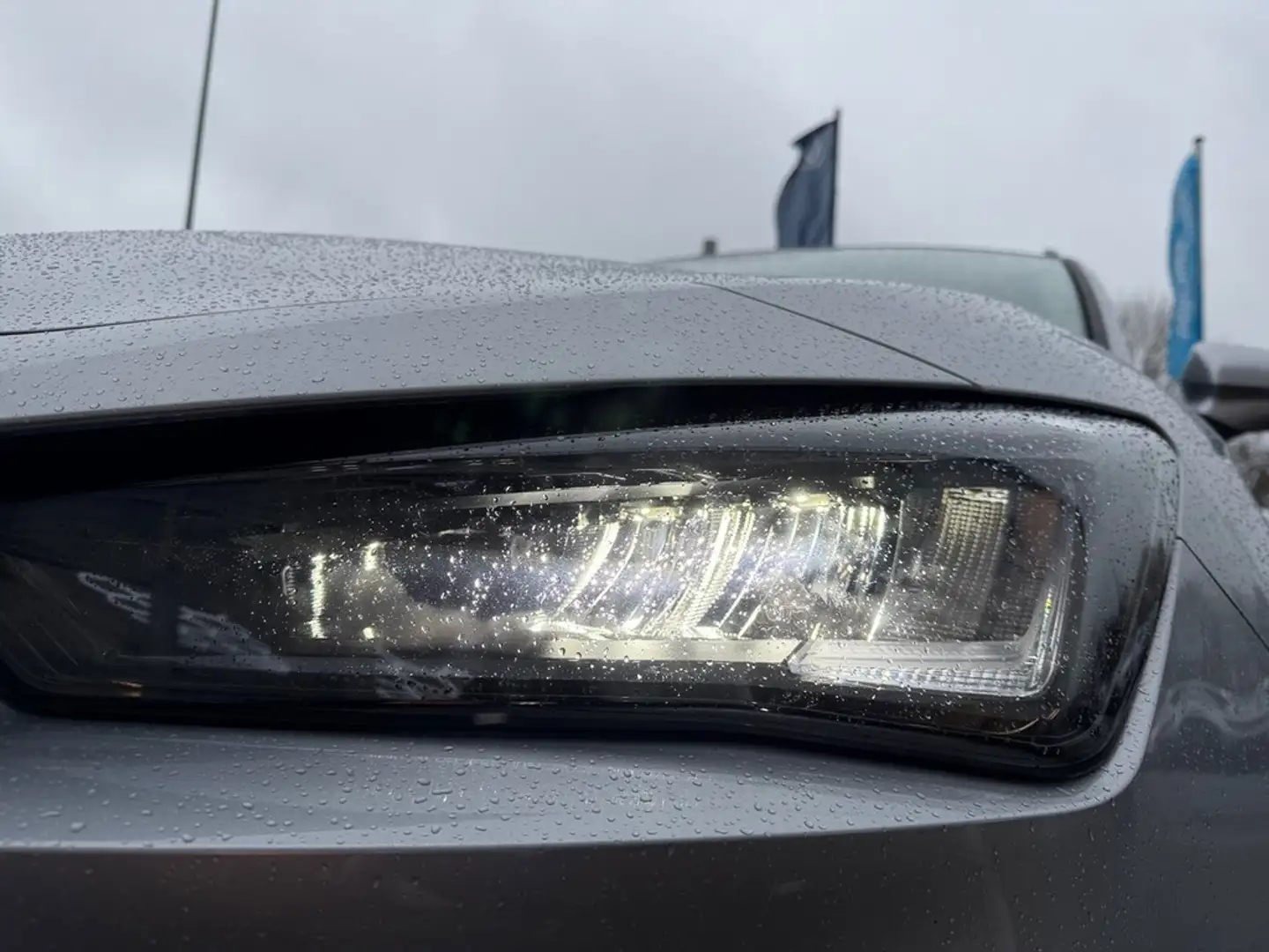 SEAT Leon ST 2,0 TDI DSG Silber - 2