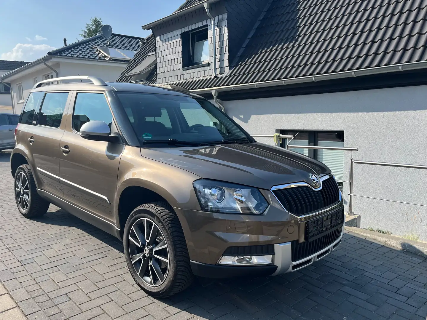 Skoda Yeti 1.4 TSI Adventure*1.Hand,Scheckheft,DekraSiegel** Braun - 1