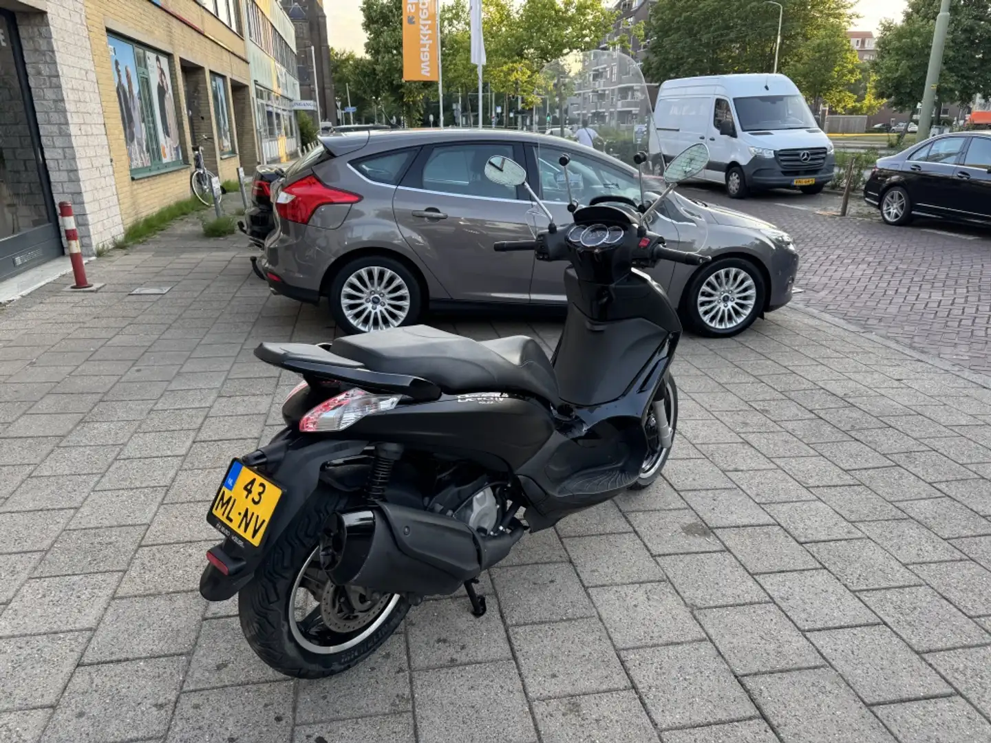 Piaggio Beverly 350 Scooter ABS Police Hoog windscherm Schwarz - 2