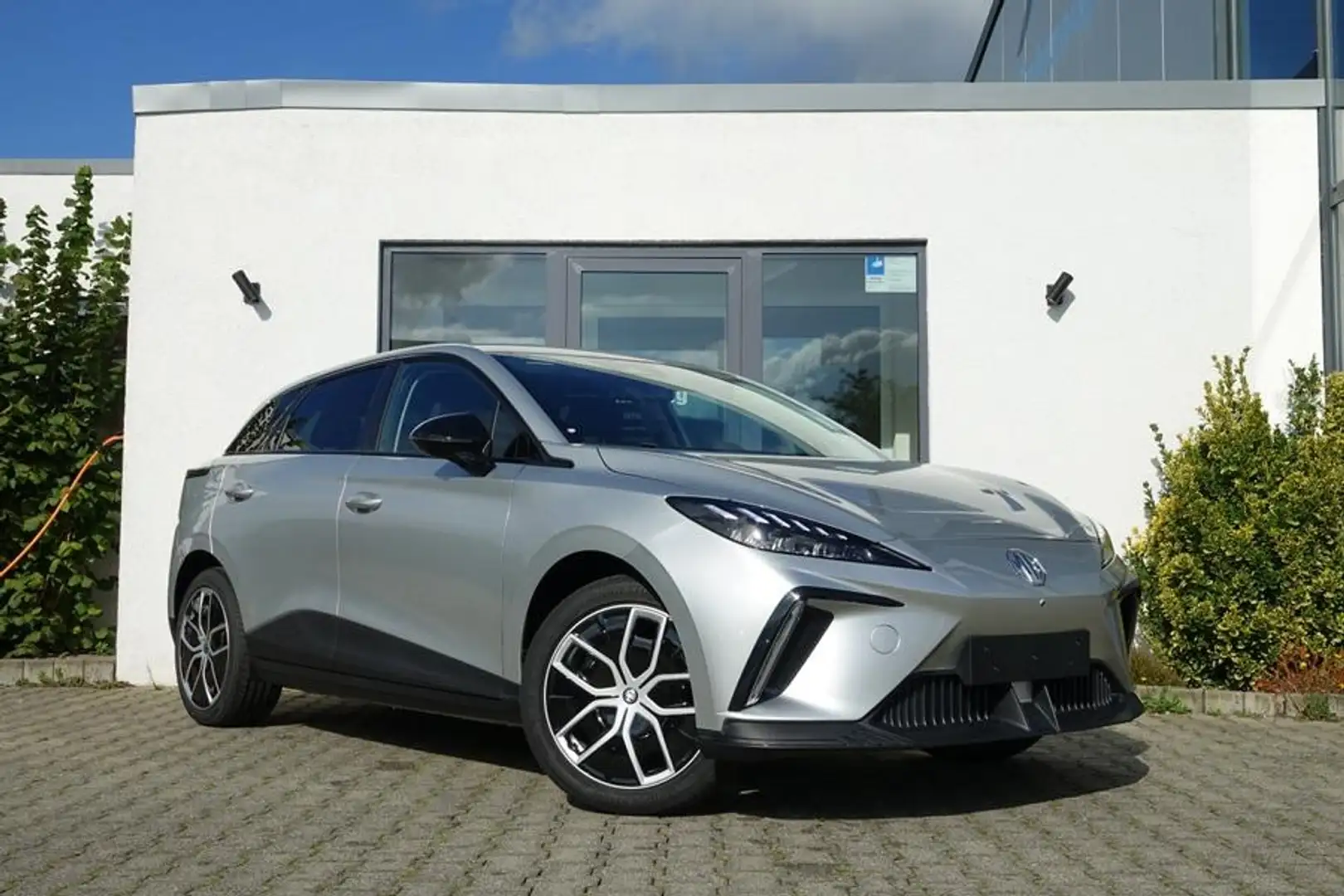 MG MG4 LUXURY 150KW 64 kWh 7J Garantie Jan26 Argintiu - 1