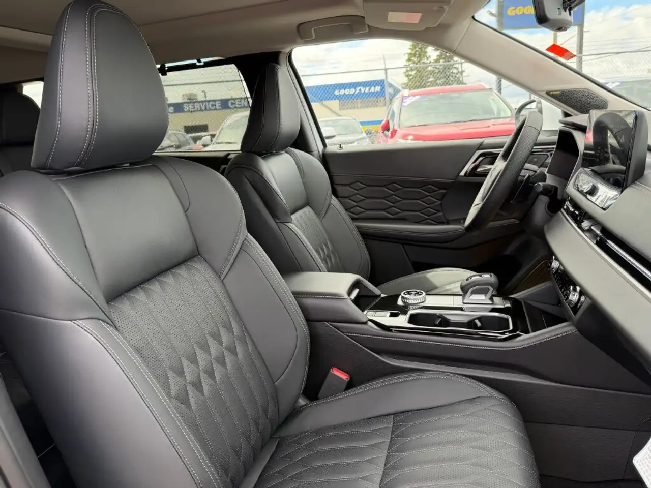 Mitsubishi Outlander photo Mitsubishi Outlander