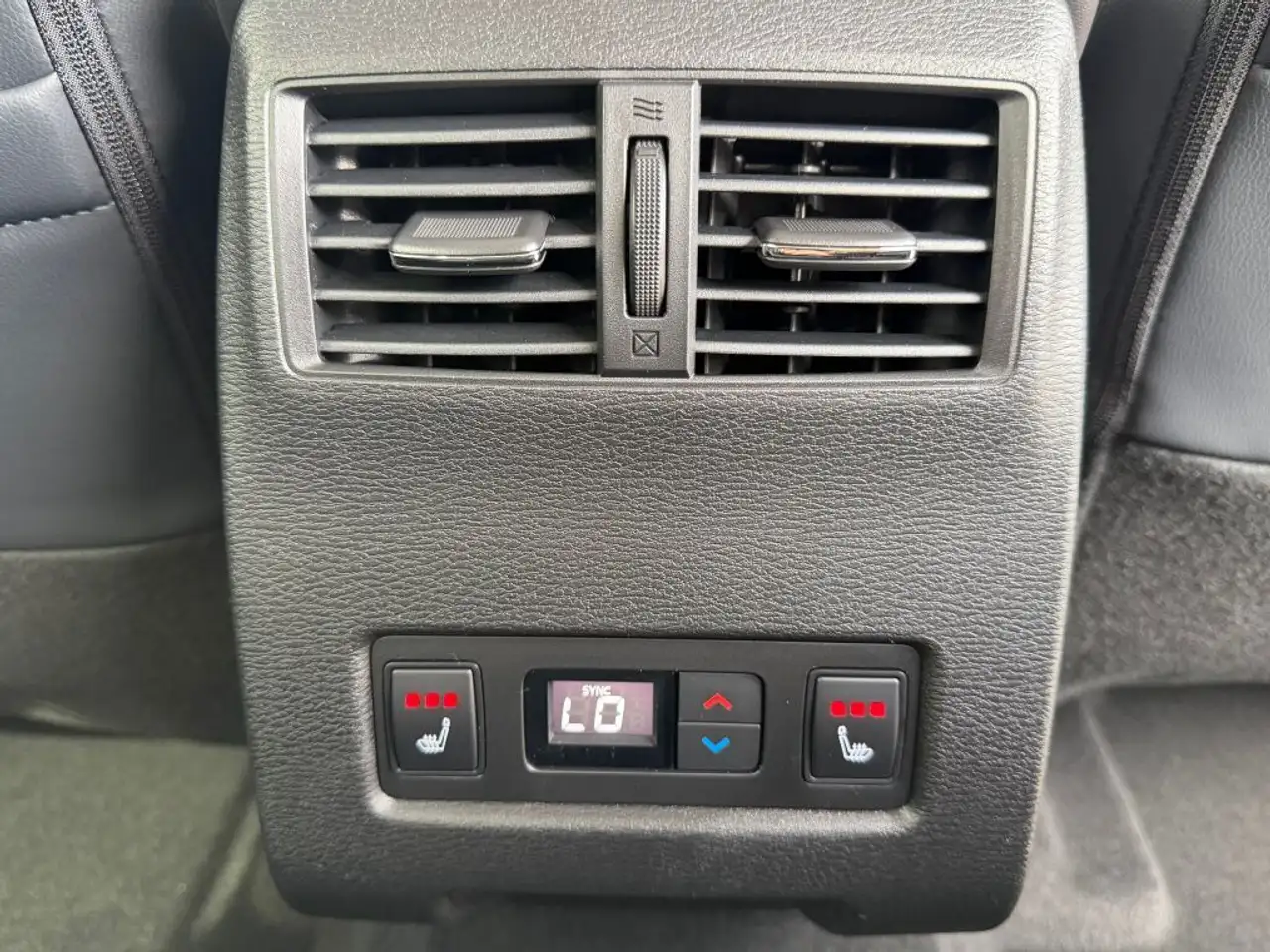 Mitsubishi Outlander photo Mitsubishi Outlander