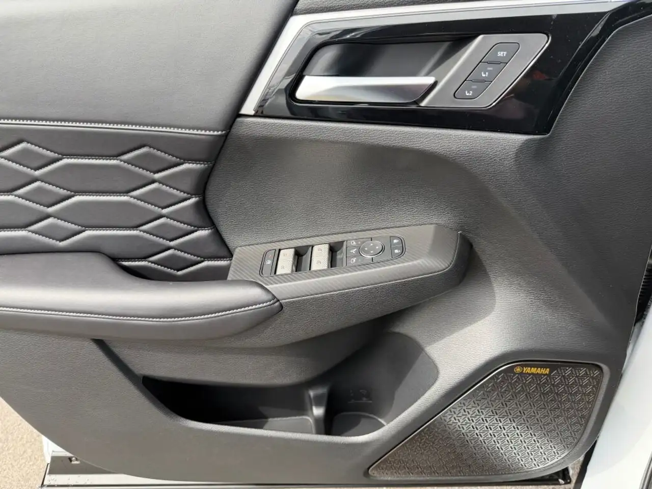 Mitsubishi Outlander photo Mitsubishi Outlander