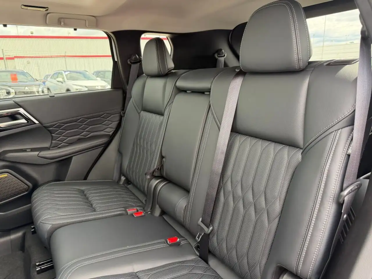 Mitsubishi Outlander photo Mitsubishi Outlander