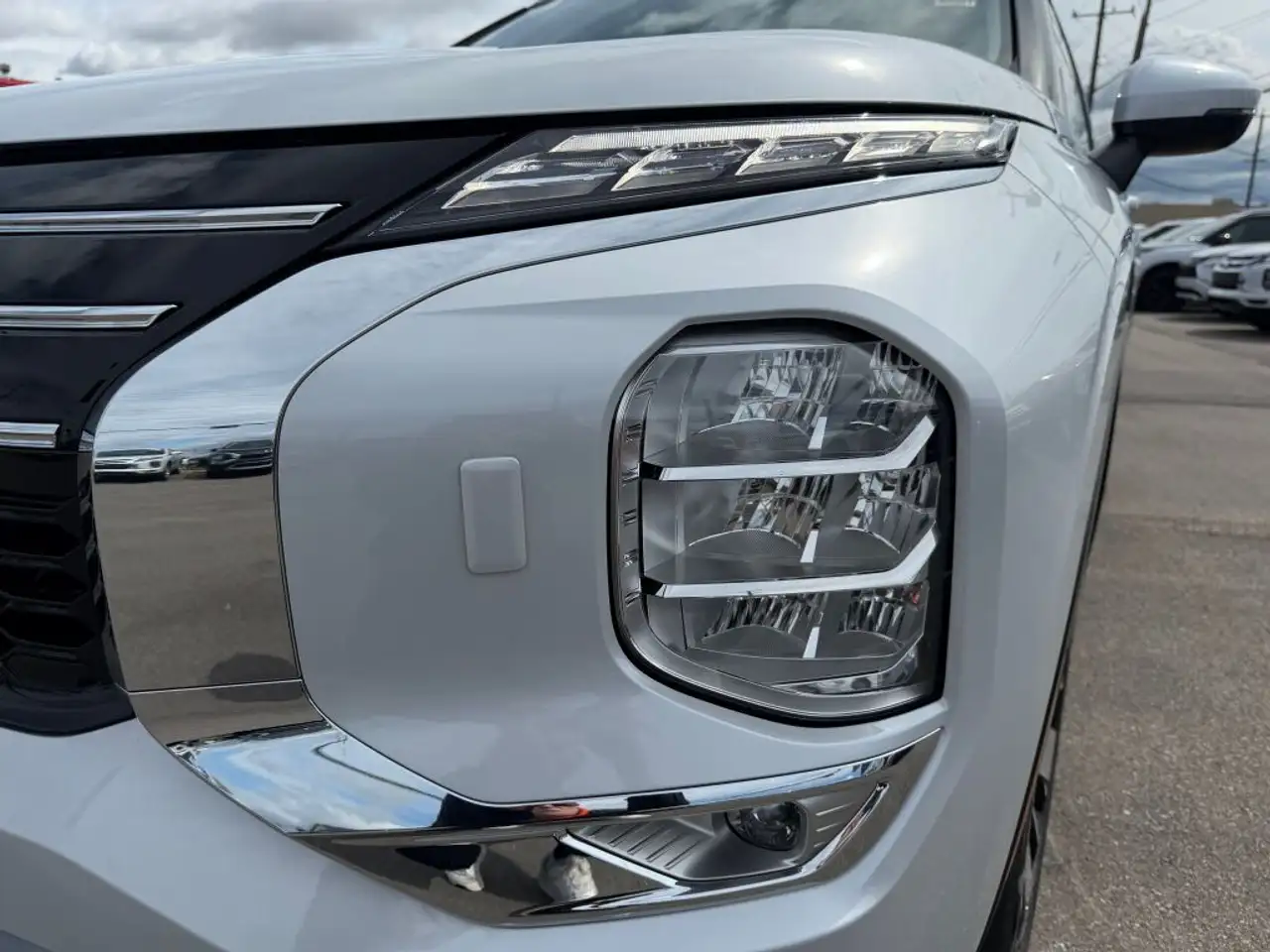 Mitsubishi Outlander photo Mitsubishi Outlander