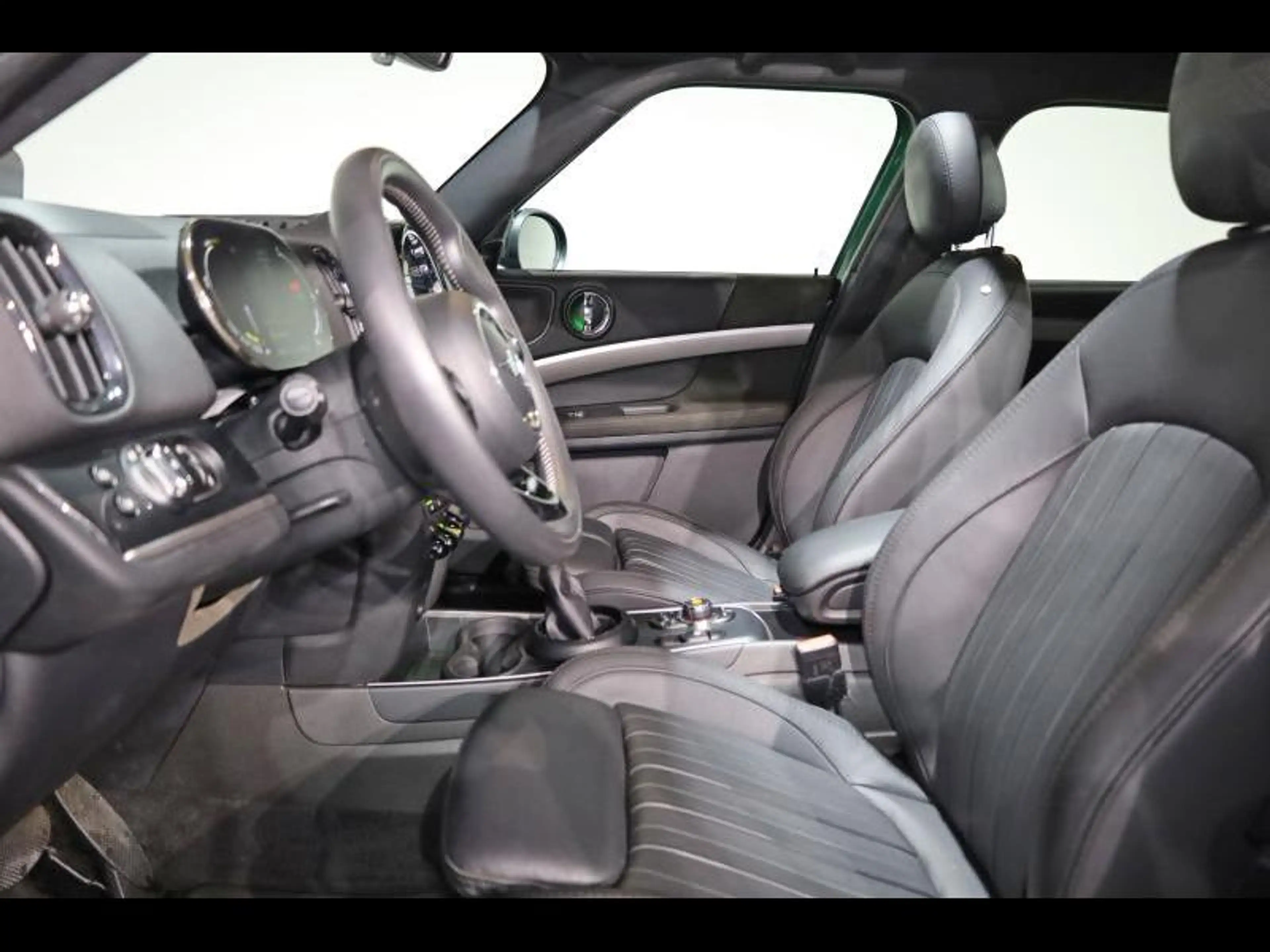 MINI Cooper SE Countryman ALL4 — photo 9