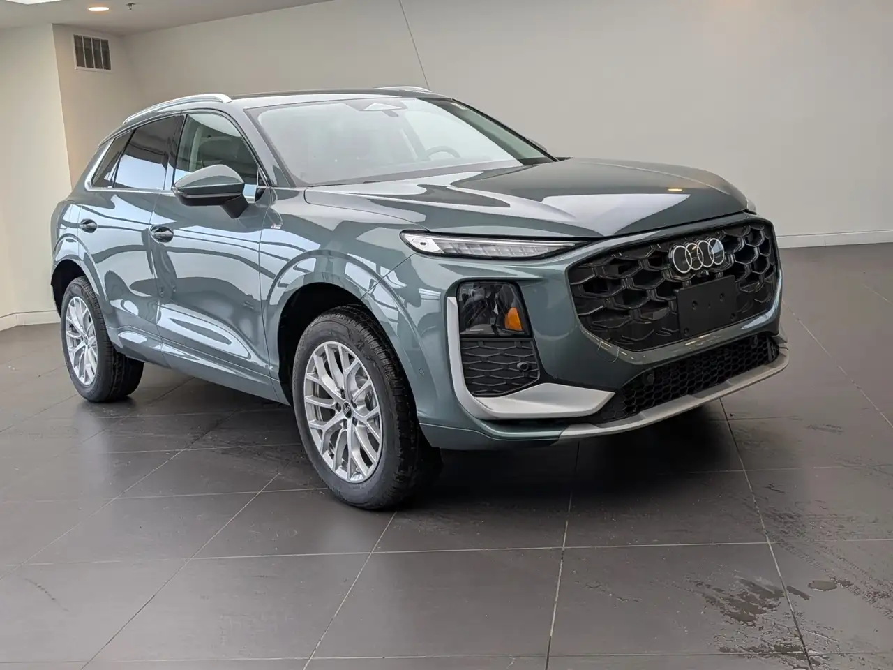 Audi Q3 снимка Audi Q3