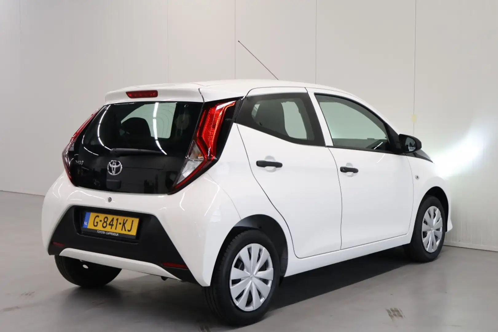 Toyota Aygo 1.0 VVT-i x Білий - 2