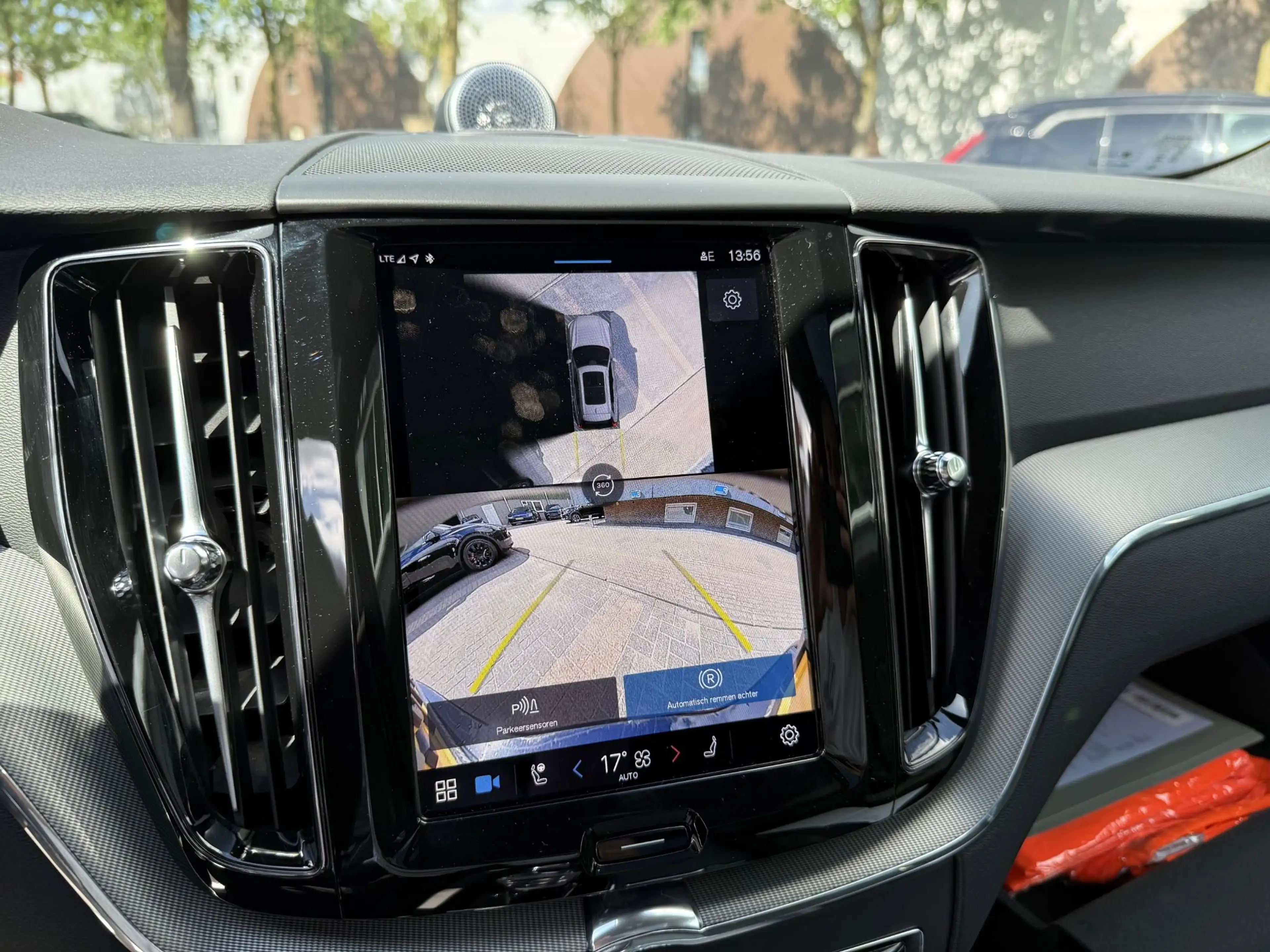 Volvo XC60 2.0 T8 Plug-in hybrid AWD Plus Dark LUCHTVERING| B — photo 38