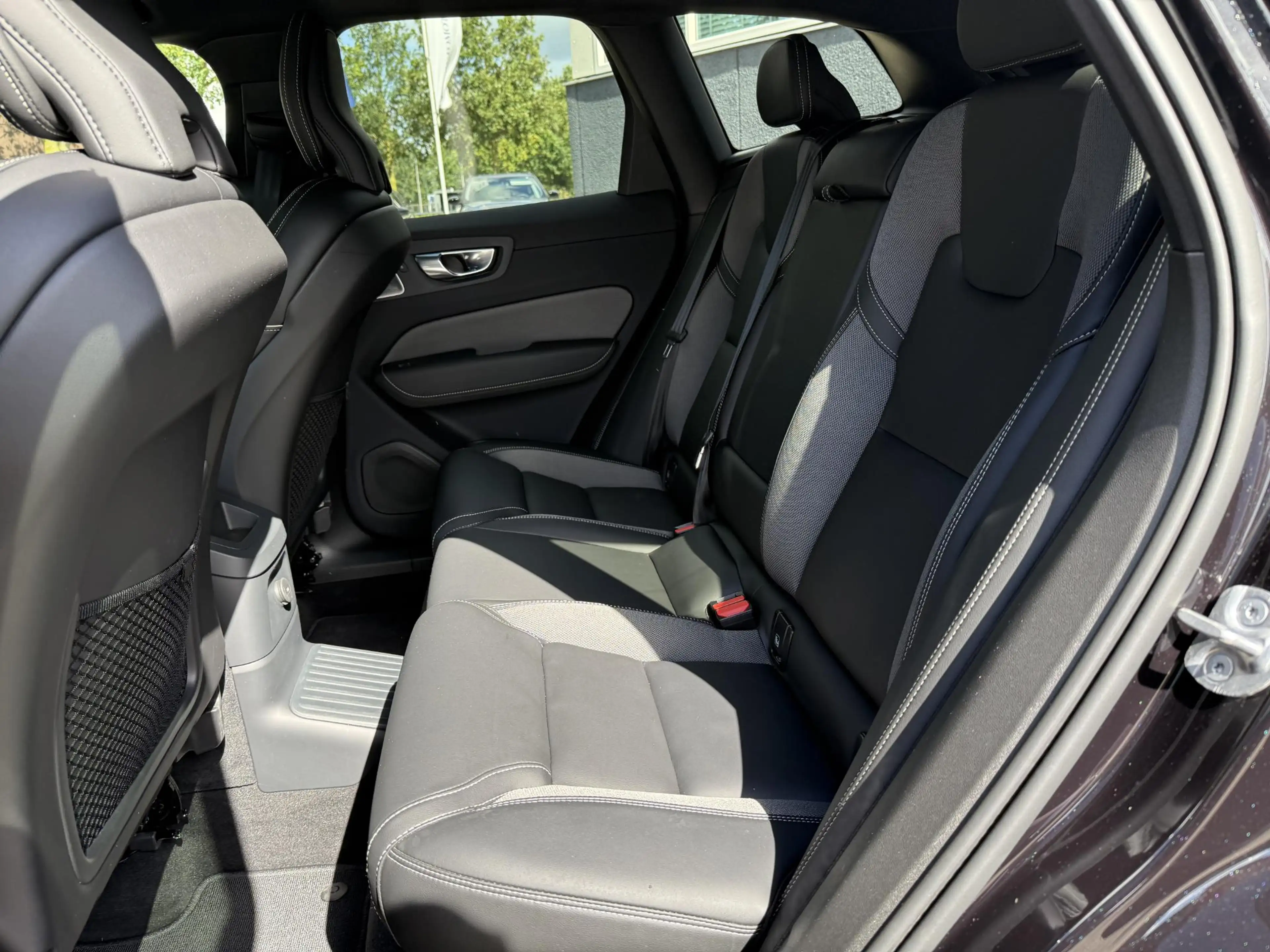 Volvo XC60 2.0 T8 Plug-in hybrid AWD Plus Dark LUCHTVERING| B — photo 14