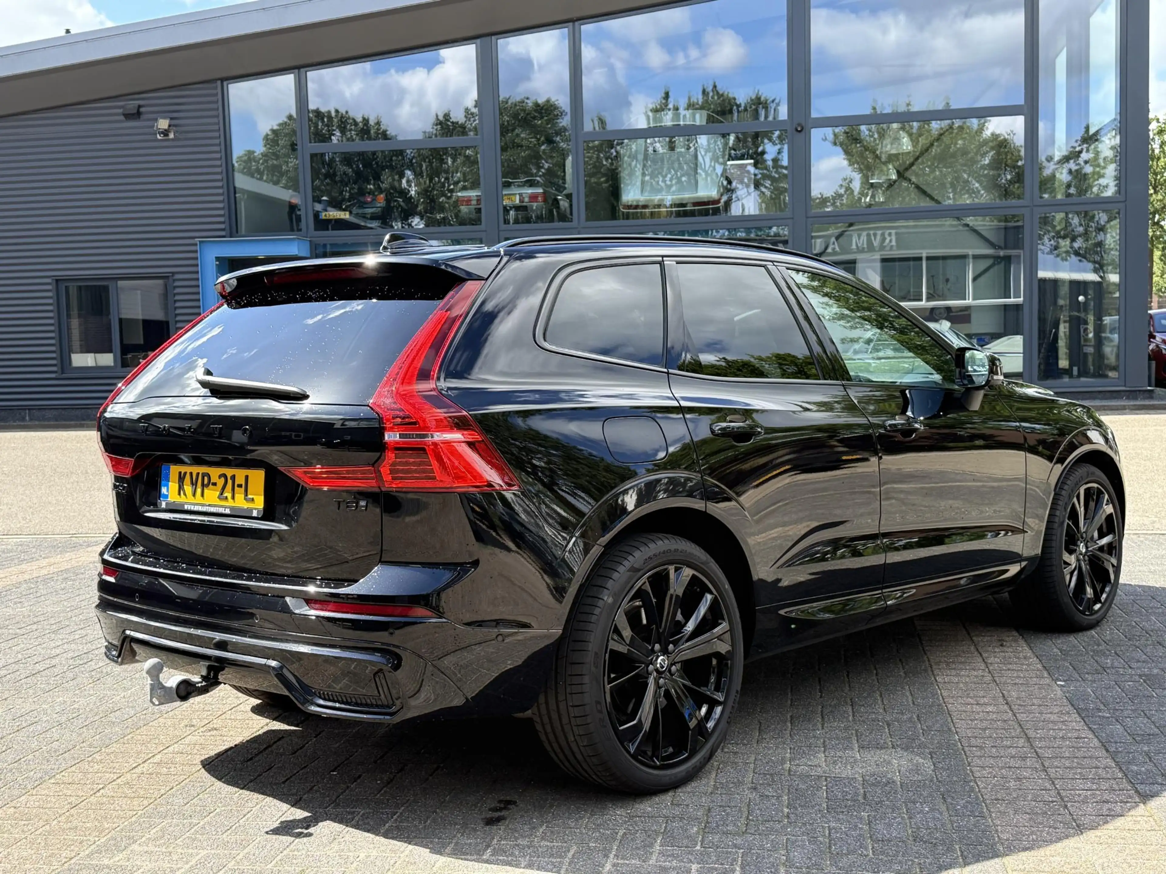 Volvo XC60 2.0 T8 Plug-in hybrid AWD Plus Dark LUCHTVERING| B — photo 6