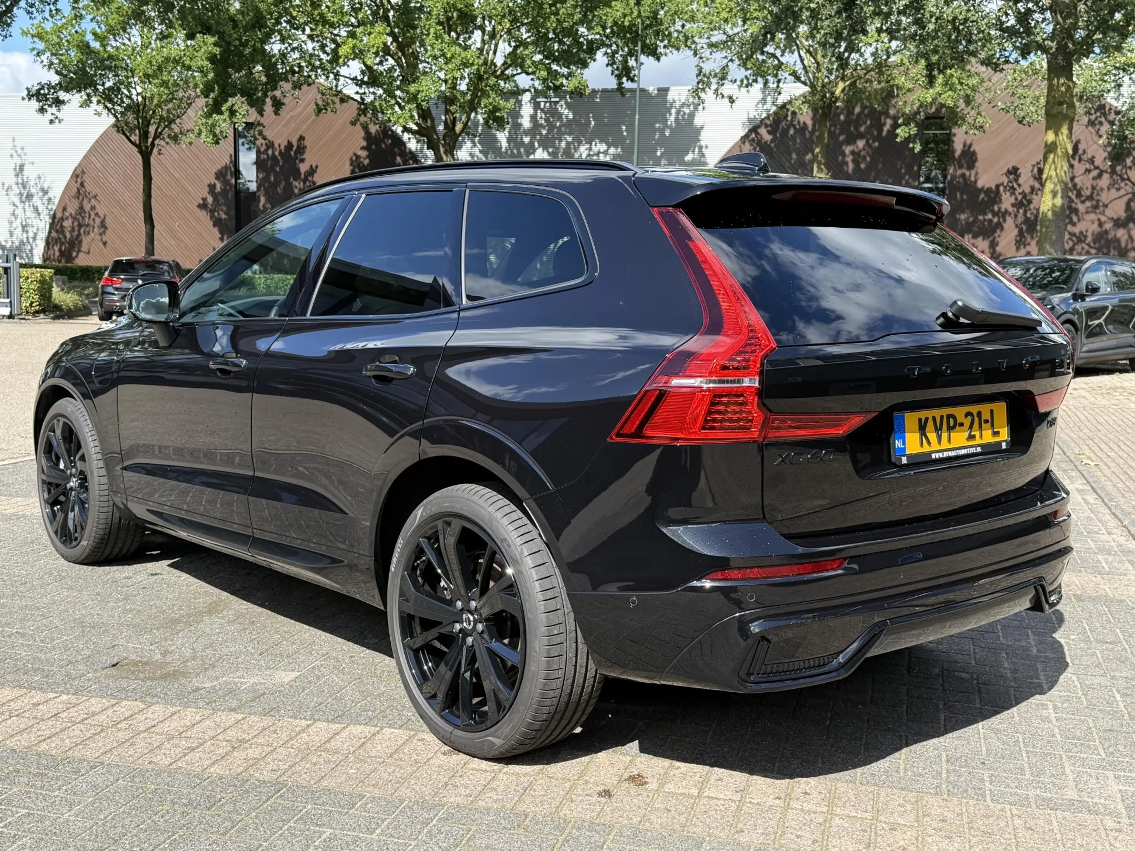 Volvo XC60 2.0 T8 Plug-in hybrid AWD Plus Dark LUCHTVERING| B — photo 8