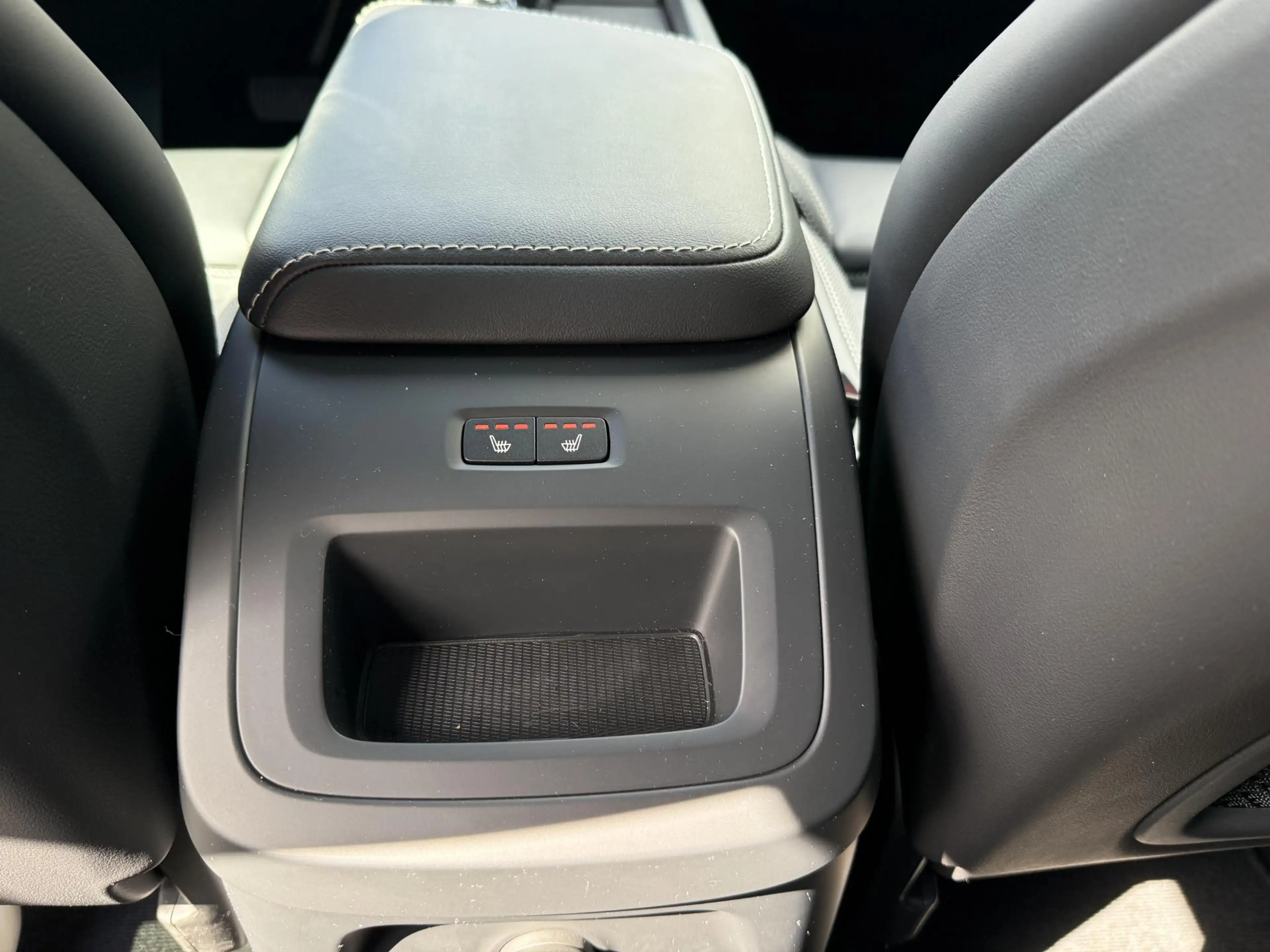 Volvo XC60 2.0 T8 Plug-in hybrid AWD Plus Dark LUCHTVERING| B — photo 18