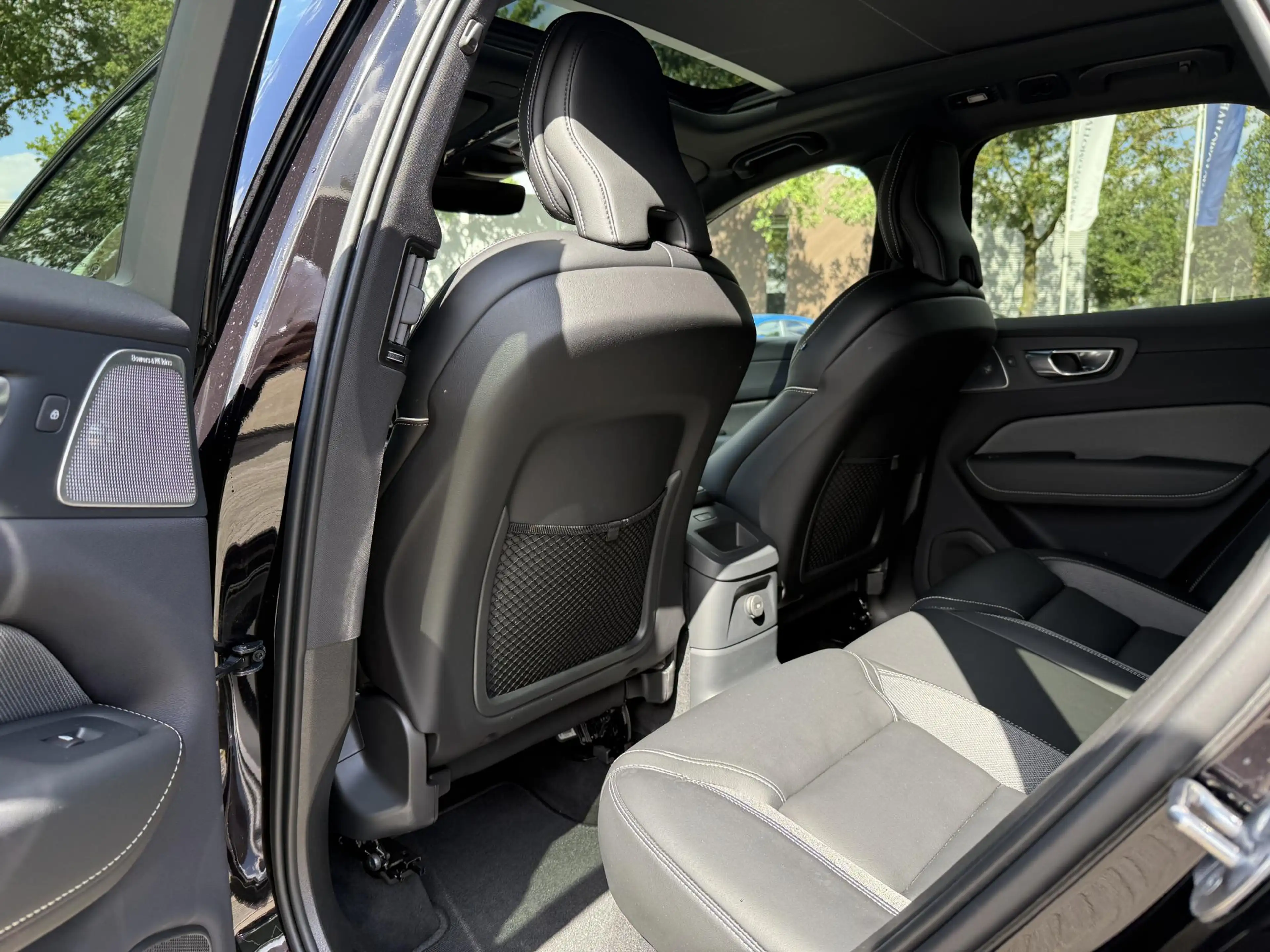 Volvo XC60 2.0 T8 Plug-in hybrid AWD Plus Dark LUCHTVERING| B — photo 15
