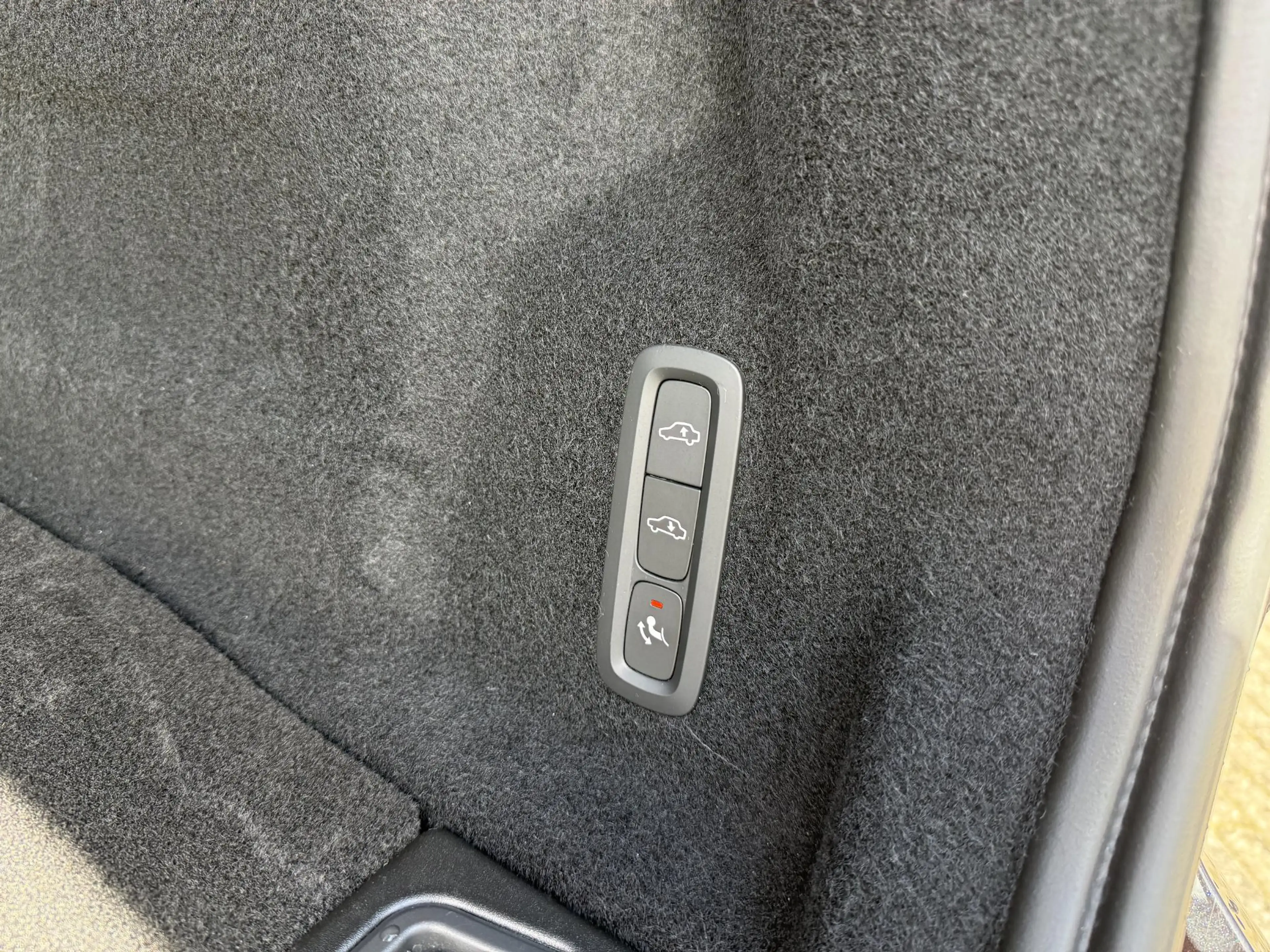 Volvo XC60 2.0 T8 Plug-in hybrid AWD Plus Dark LUCHTVERING| B — photo 9