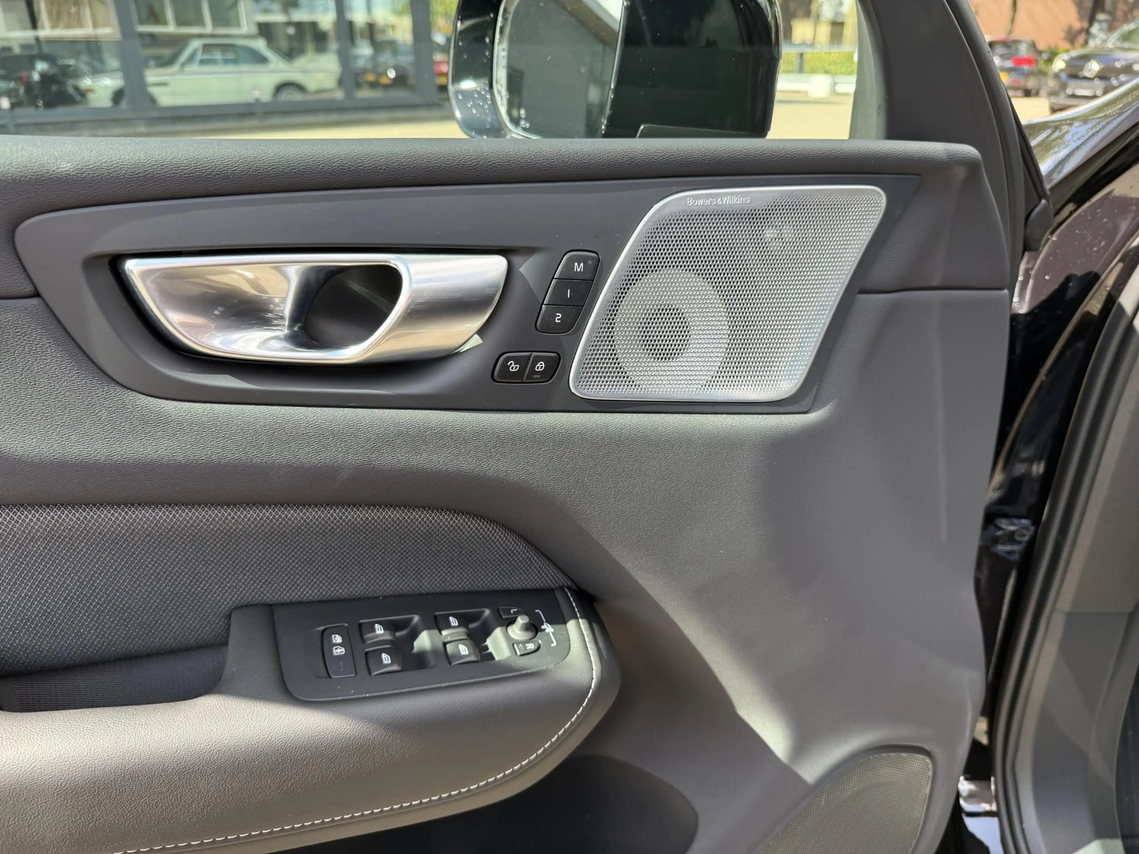 Volvo XC60 2.0 T8 Plug-in hybrid AWD Plus Dark LUCHTVERING| B — photo 28