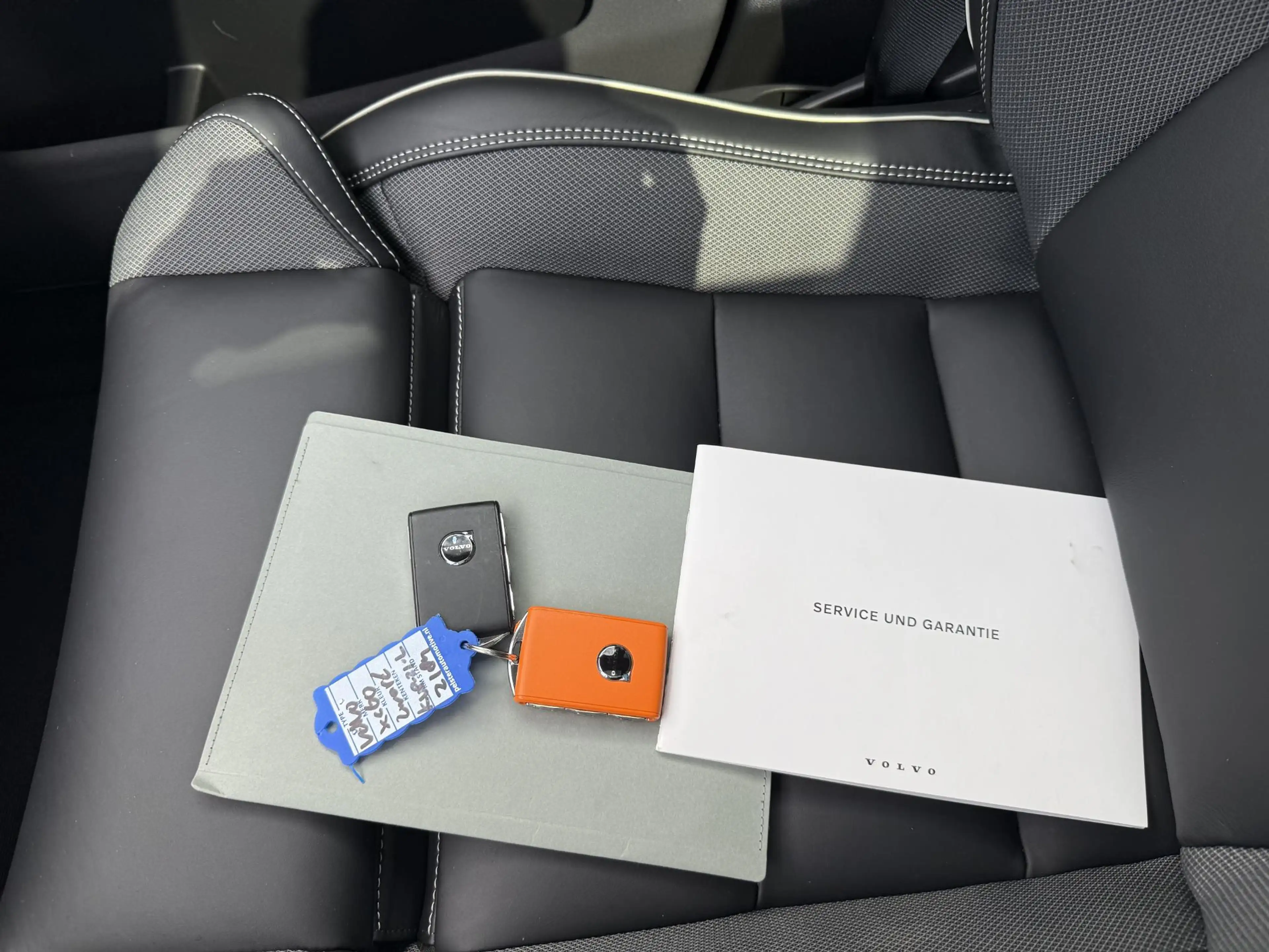Volvo XC60 2.0 T8 Plug-in hybrid AWD Plus Dark LUCHTVERING| B — photo 41
