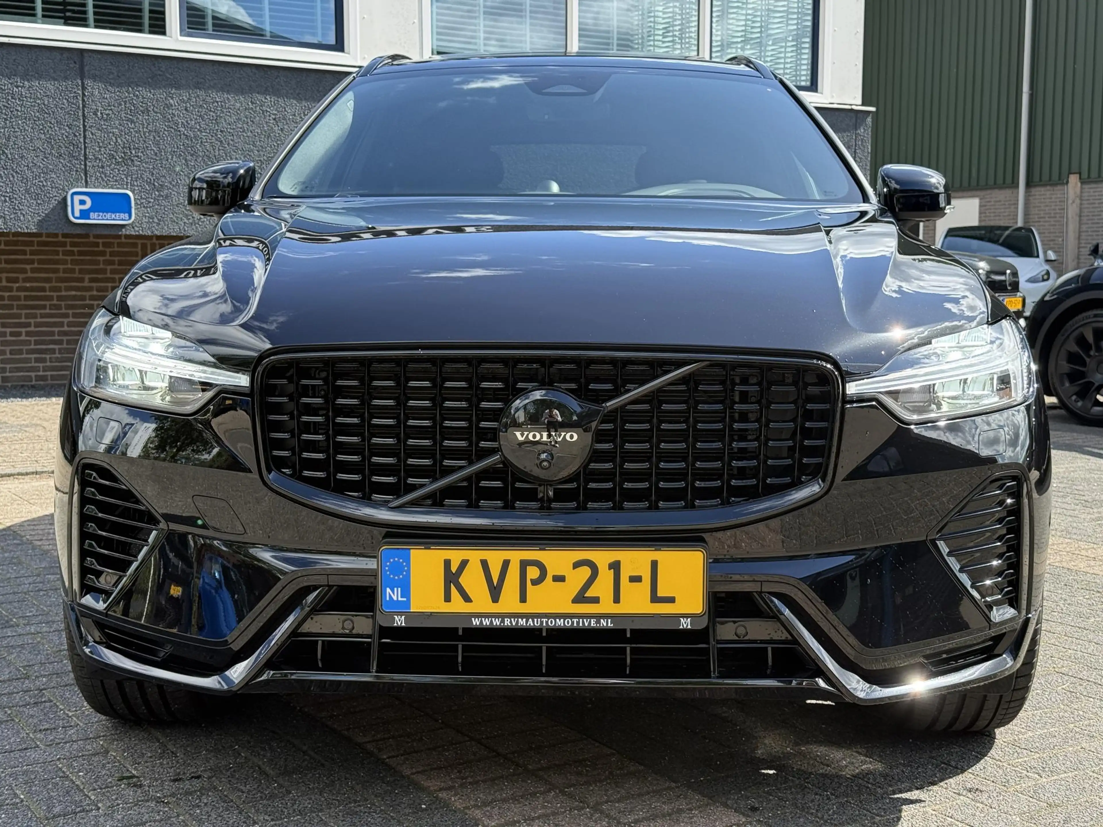 Volvo XC60 2.0 T8 Plug-in hybrid AWD Plus Dark LUCHTVERING| B — photo 2