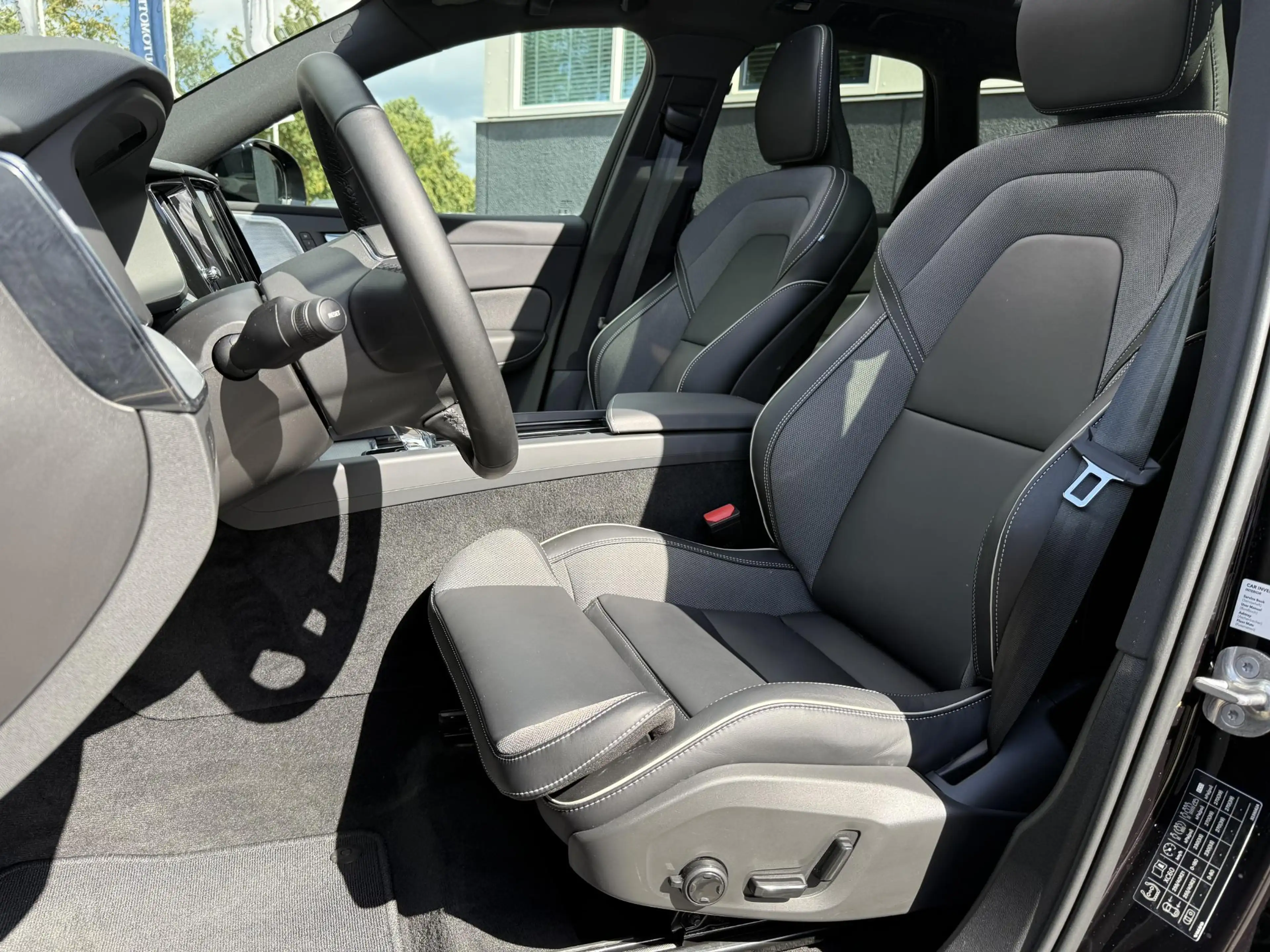 Volvo XC60 2.0 T8 Plug-in hybrid AWD Plus Dark LUCHTVERING| B — photo 27