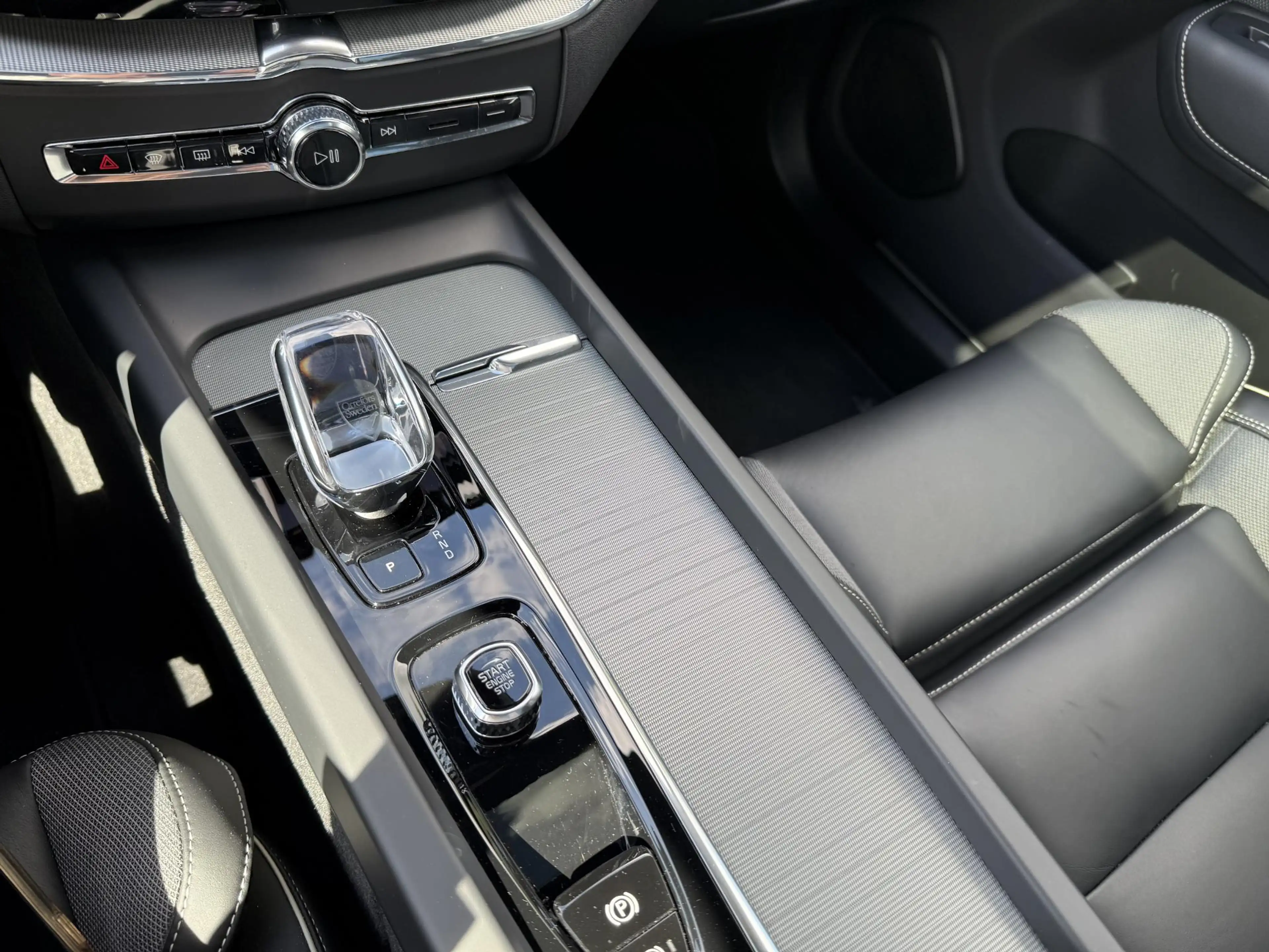 Volvo XC60 2.0 T8 Plug-in hybrid AWD Plus Dark LUCHTVERING| B — photo 36