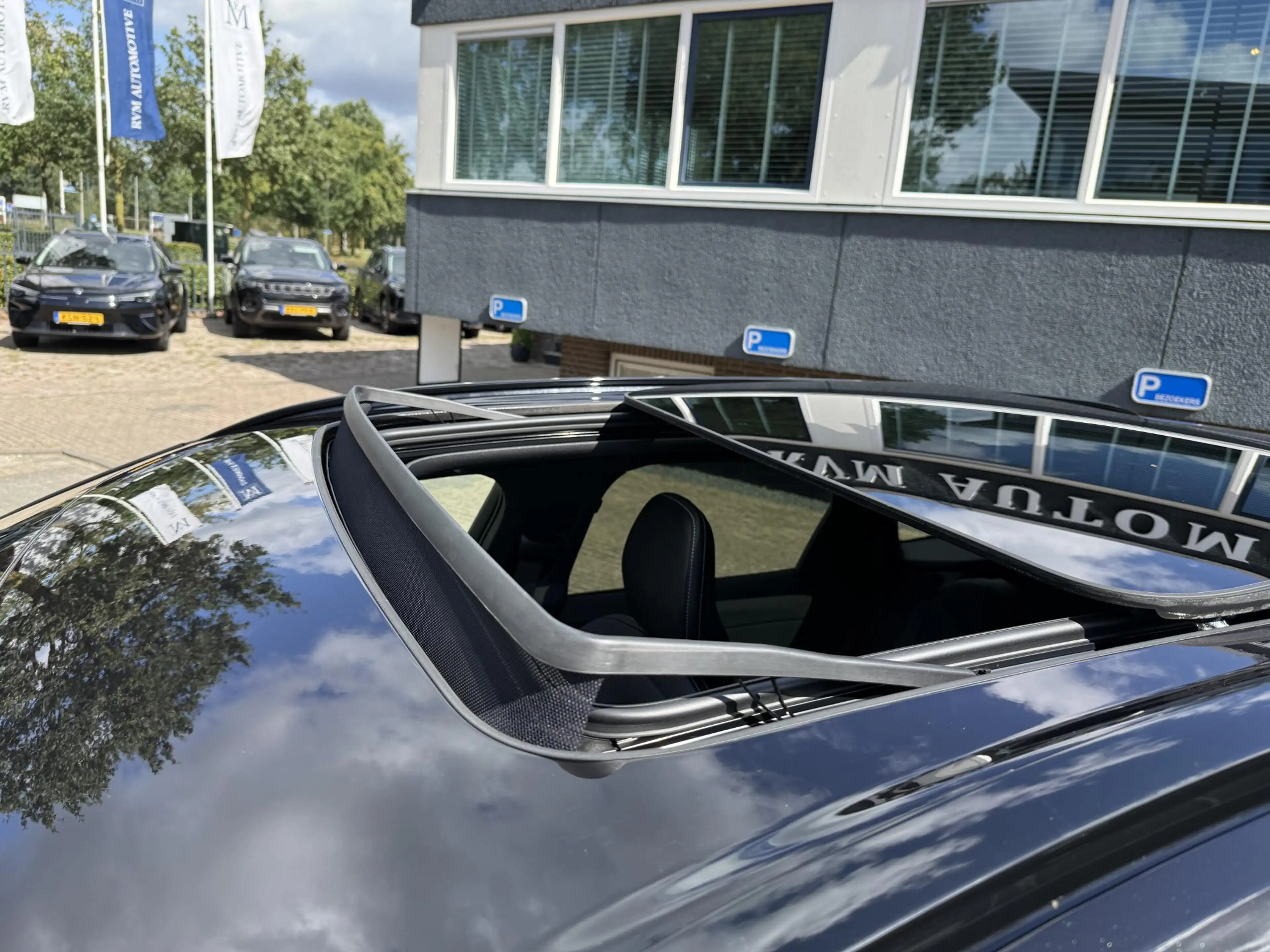 Volvo XC60 2.0 T8 Plug-in hybrid AWD Plus Dark LUCHTVERING| B — photo 25