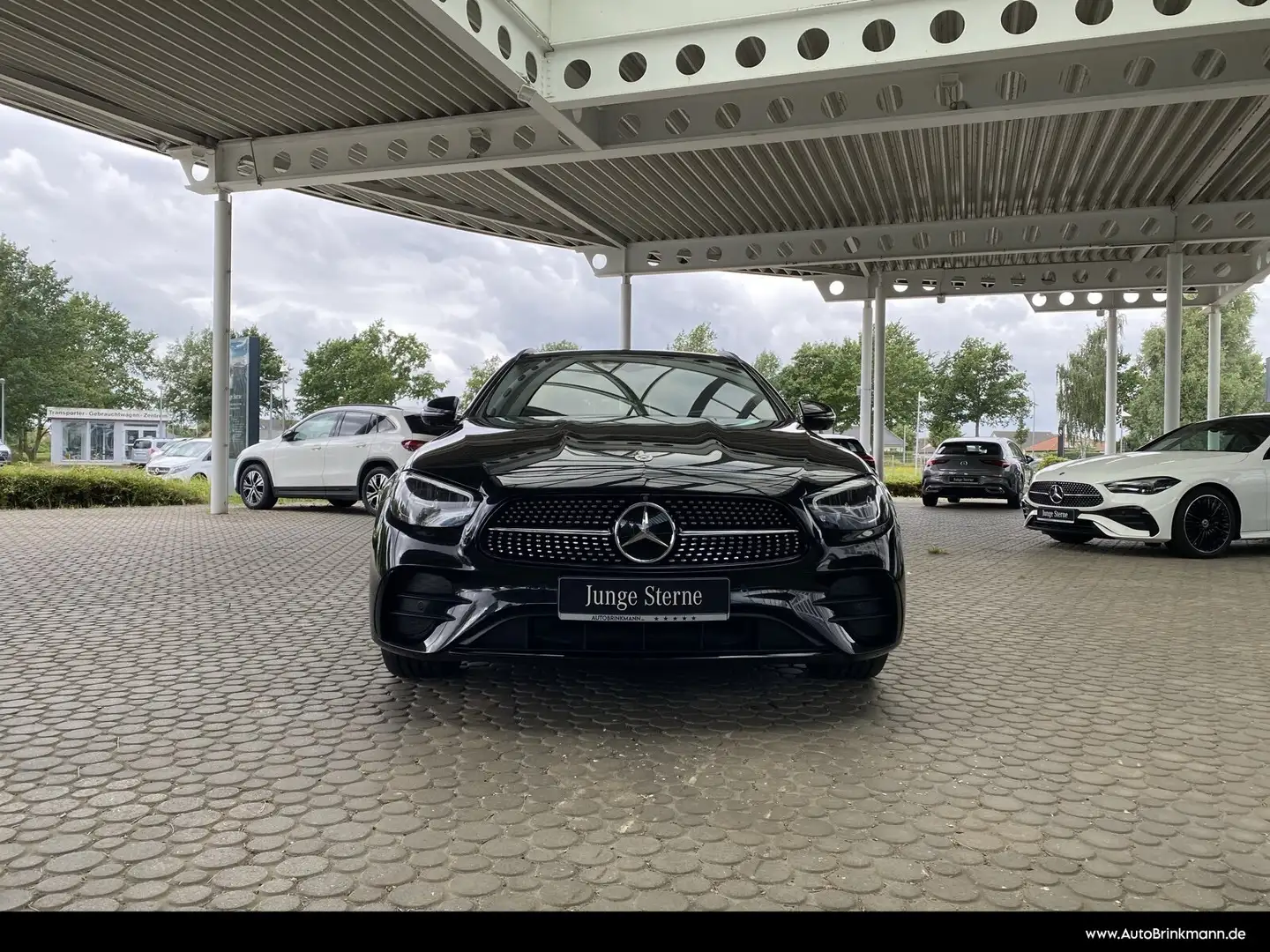 Mercedes-Benz E 300 E 300de T-Modell AMG Line Exterieur/Panorama/LED Zwart - 2