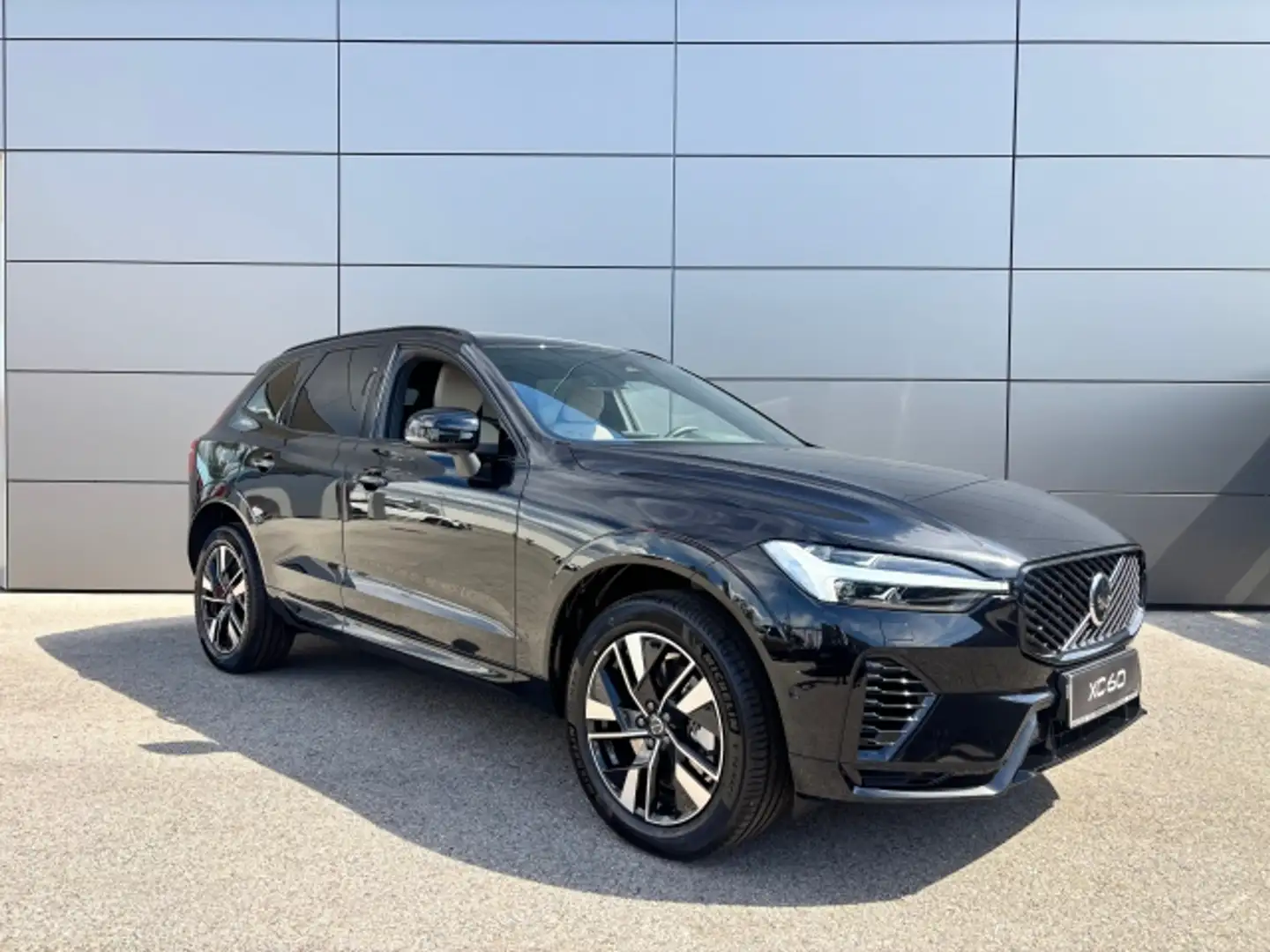 Volvo XC60 T6 AWD PLUS DARK Schwarz - 1