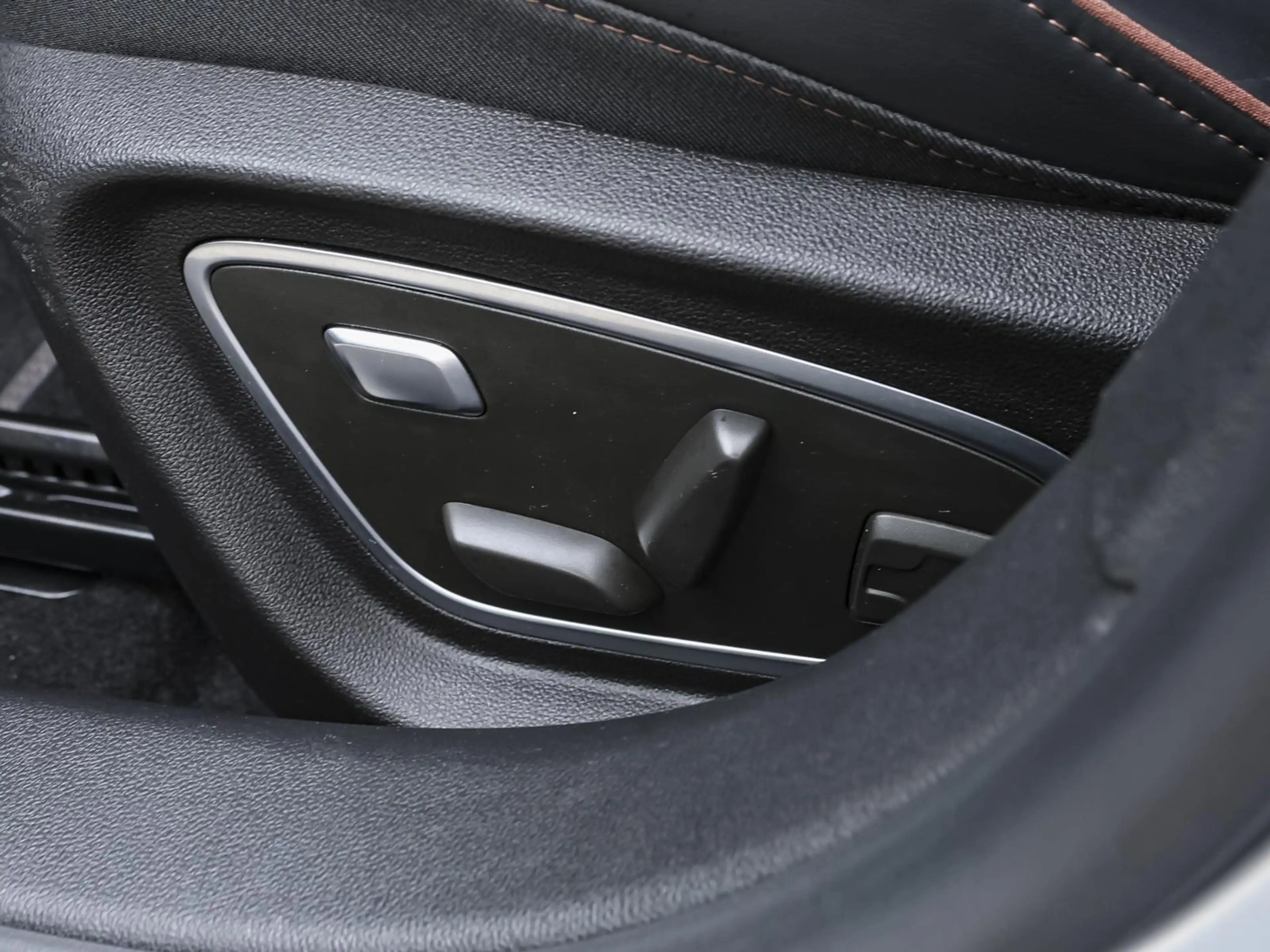 Renault Talisman INITIALE PARIS TCe 160 EDC LEDER SHZ — photo 9