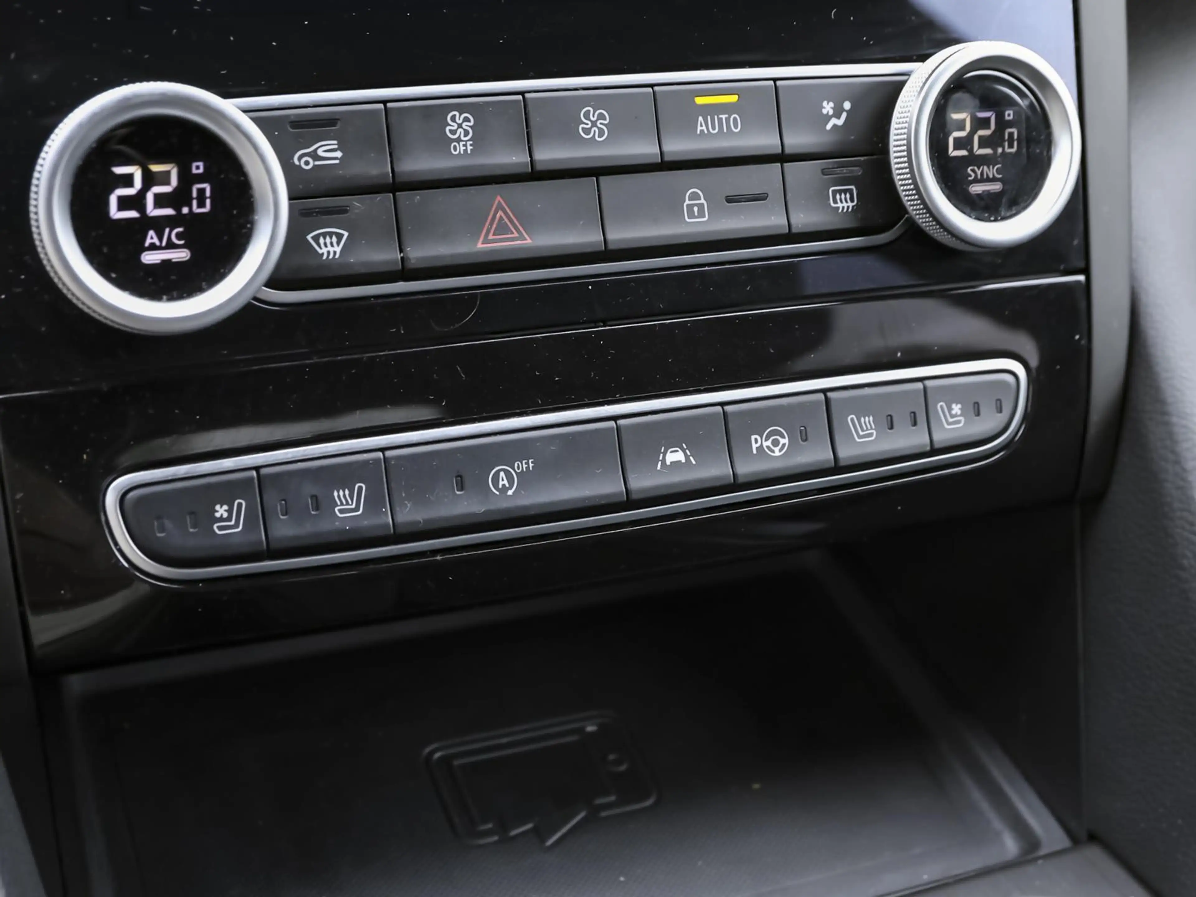 Renault Talisman INITIALE PARIS TCe 160 EDC LEDER SHZ — photo 11