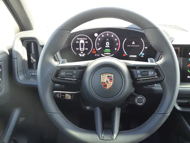 Porsche Cayenne view 9