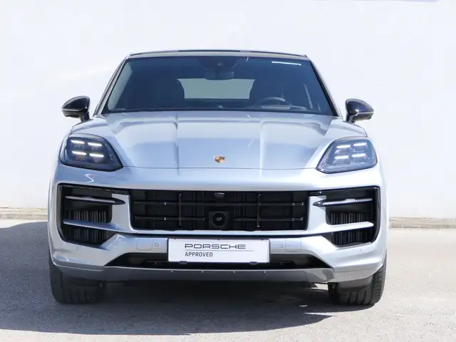 Porsche Cayenne view 8