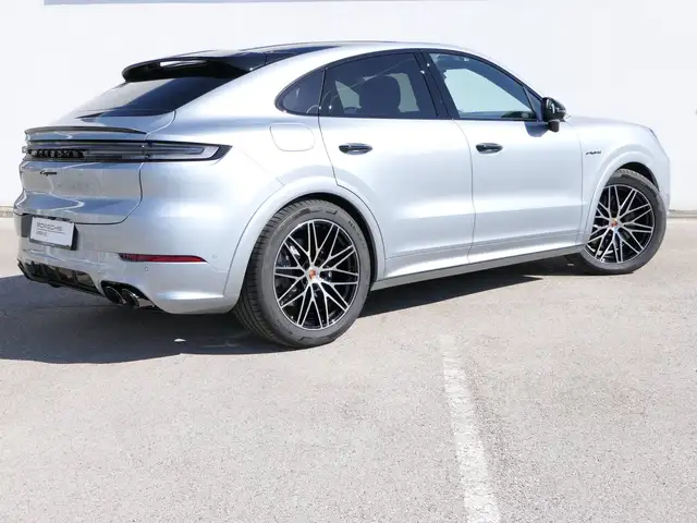 Porsche Cayenne view 5