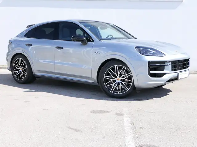 Porsche Cayenne view 7