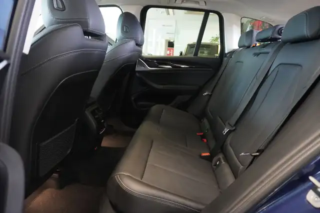 BMW X3 view 9
