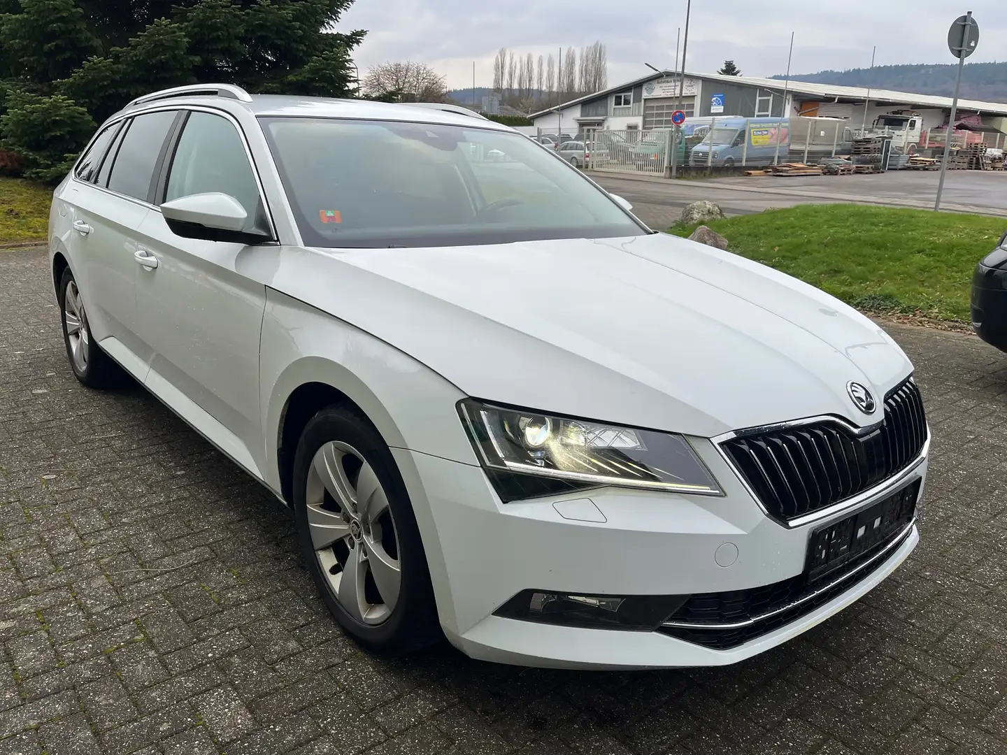 Skoda Superb Style Business Paket PDC Navi Xenon 6.Gang Blanc - 1