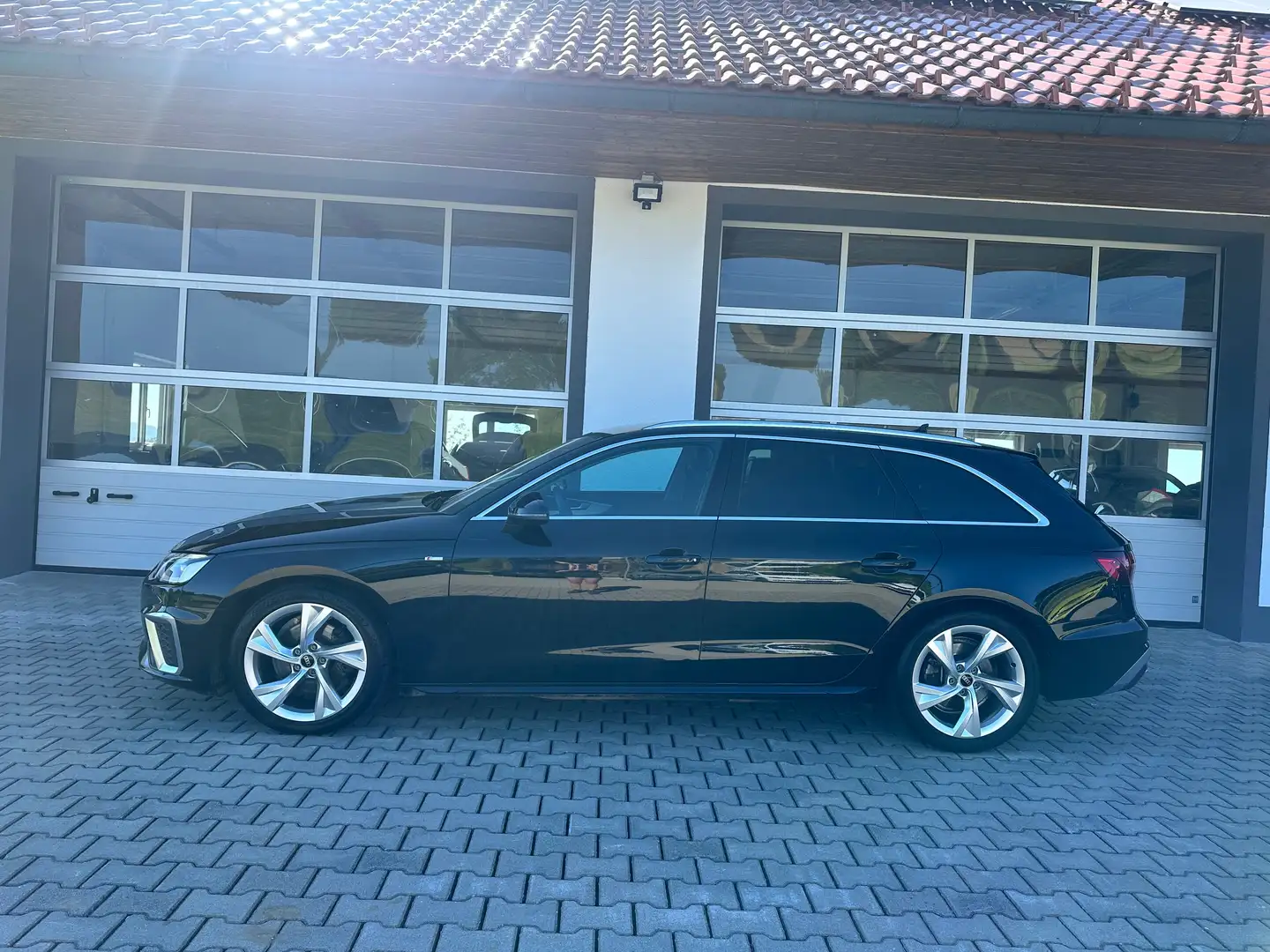 Audi A4 Avant 35 TDI S-tronic *S-line*LED*RFK*APP*NAVI* Schwarz - 2