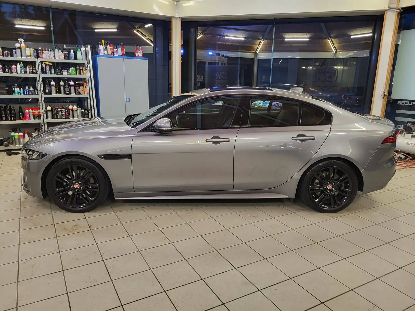 Jaguar XE XE P250 R-Dynamic S Aut. /Schiebedach/Meridian/Led Grau - 2