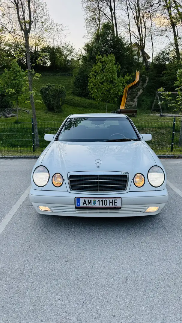 Mercedes-Benz E 220 D Classic - 2