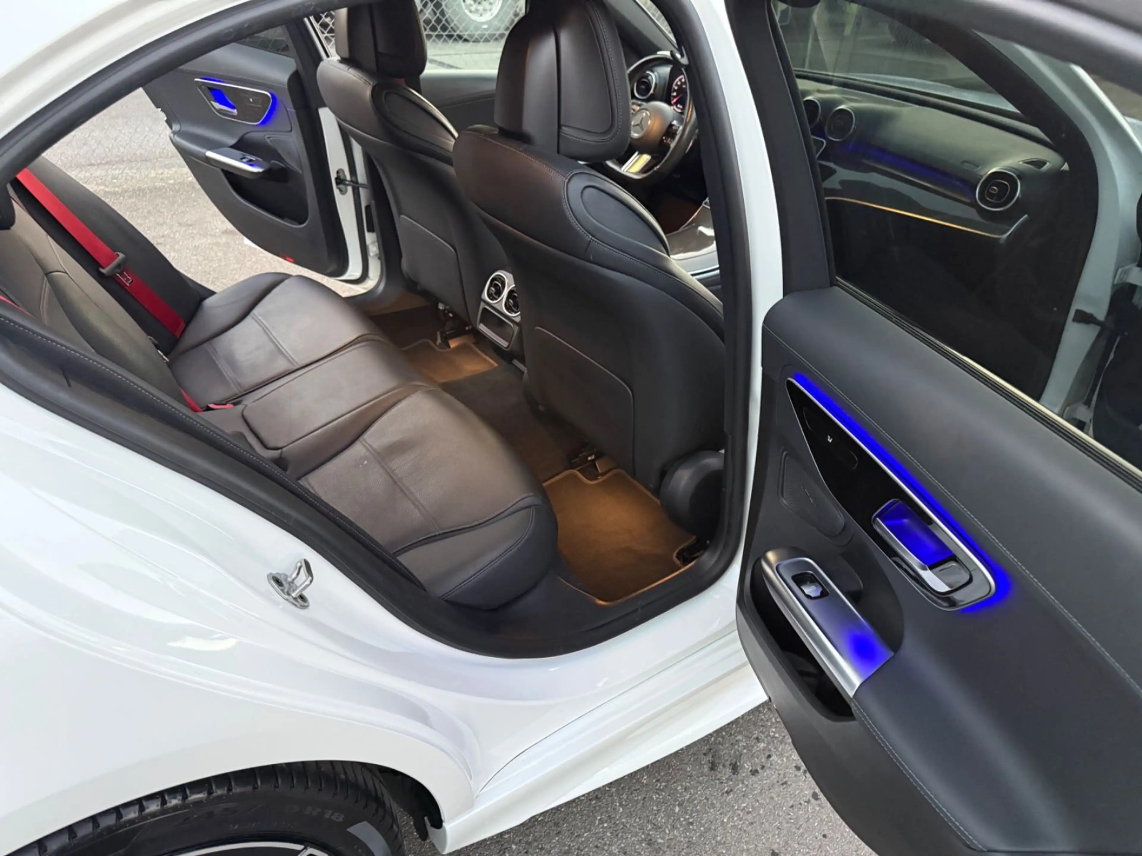 Mercedes-Benz C 220 d LIm.AMG-Line*Pano+Night-Paket+AHK+OLED* — photo 15