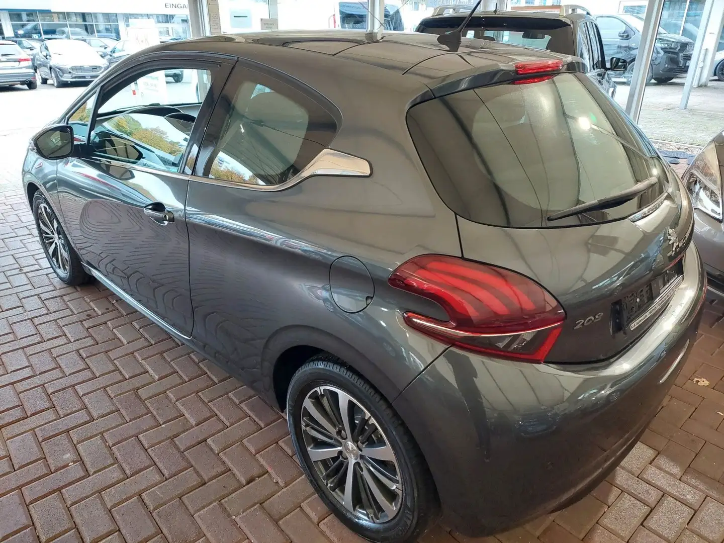 Peugeot 208 Allure Panorama 1.Hand PDC USB Aux-In Gris - 2