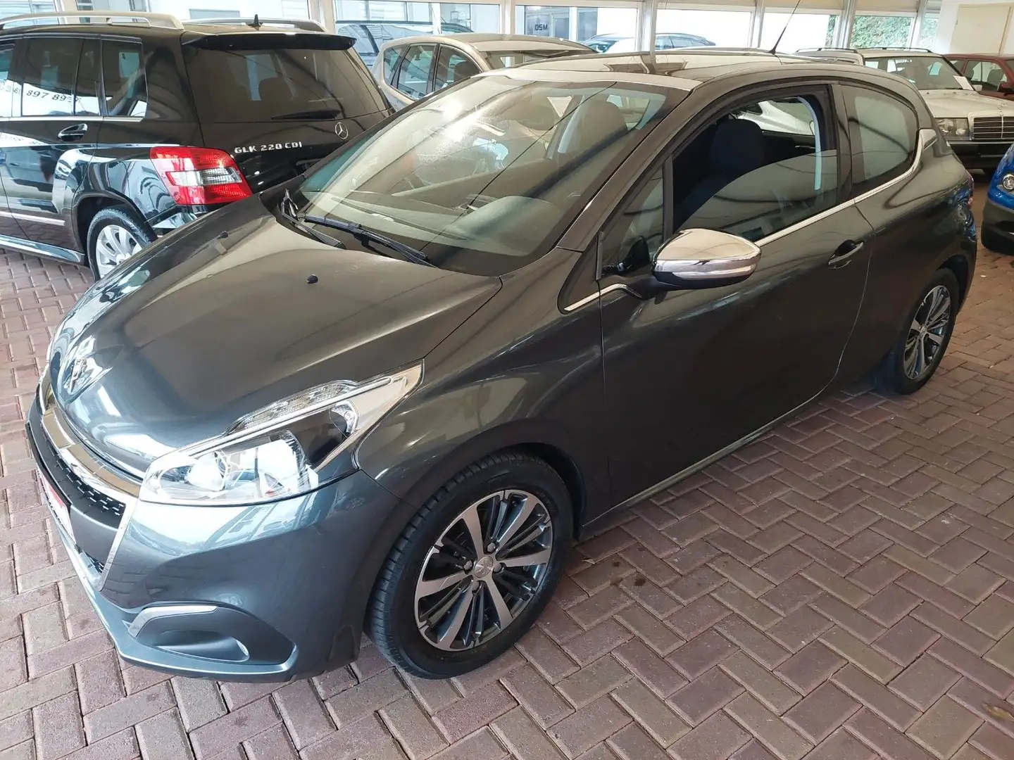 Peugeot 208 Allure Panorama 1.Hand PDC USB Aux-In Gris - 1