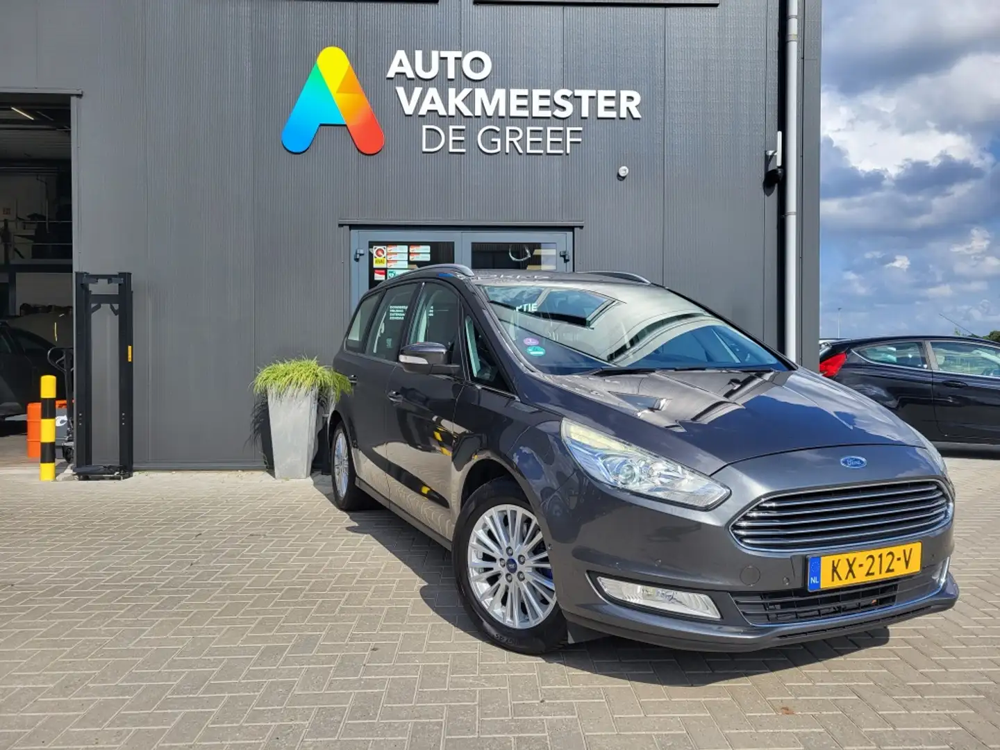 Ford Galaxy 1.5 160 pk Titanium 7 persoons Winterpack Trekhaak Gris - 2