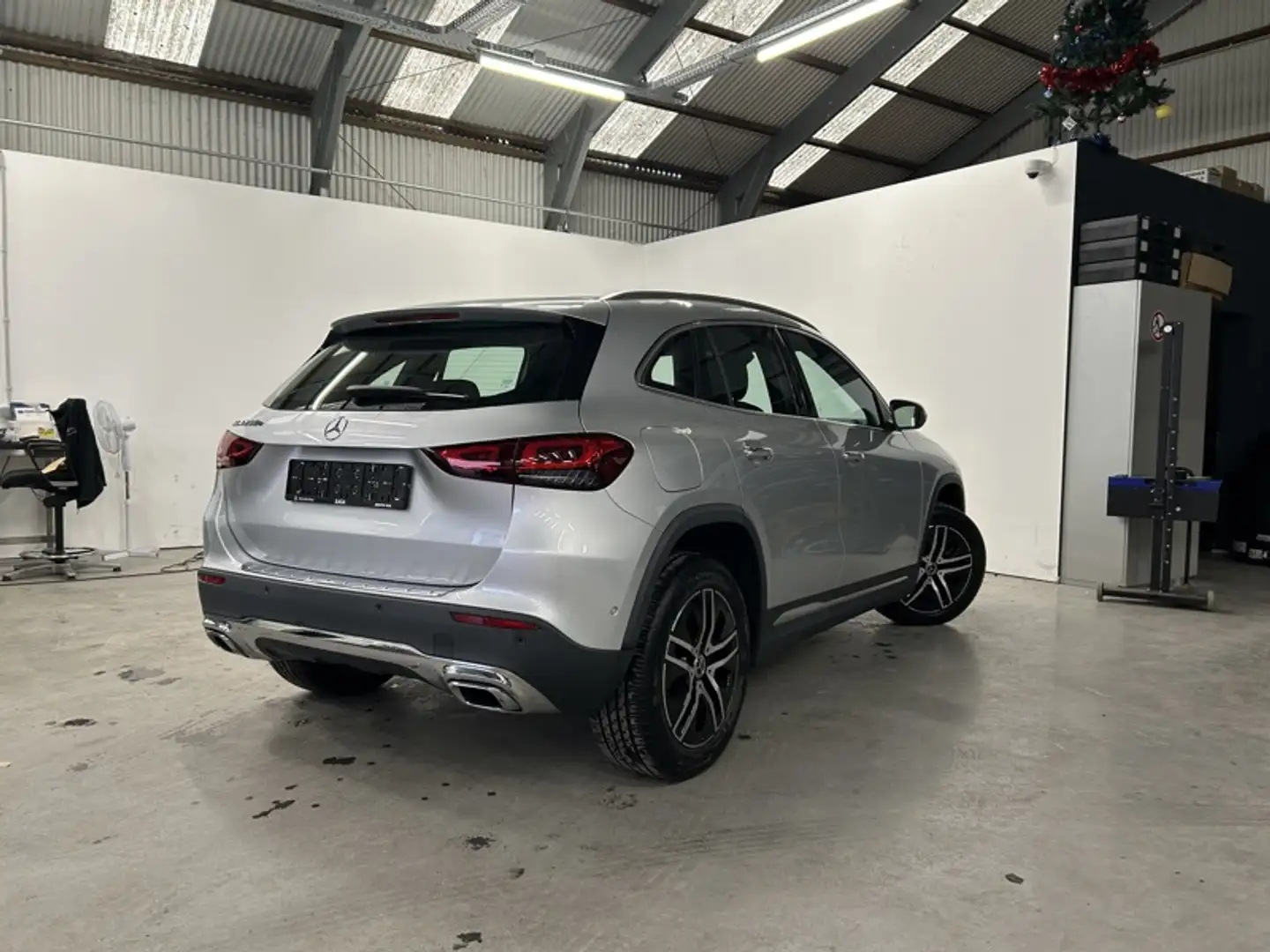 Mercedes-Benz GLA 250 e Premium PLUS Pano Zilver - 2