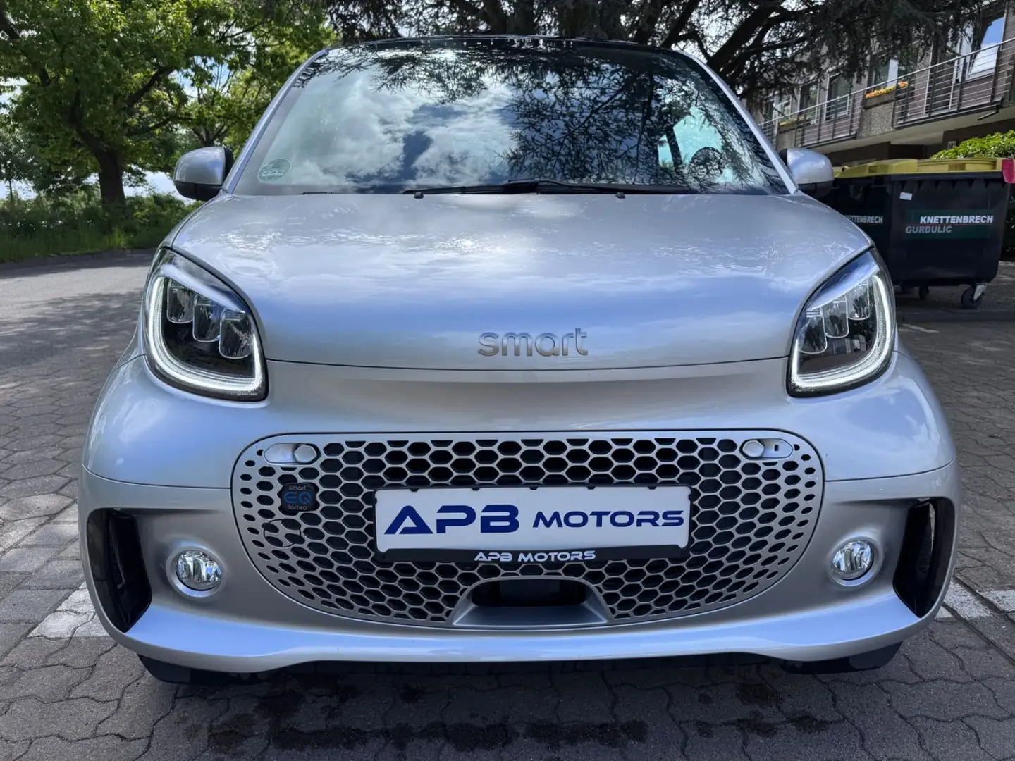 smart forTwo EQ 22kW EXCLUSIVE LED NAVI CAM SHZ PANO Silber - 2